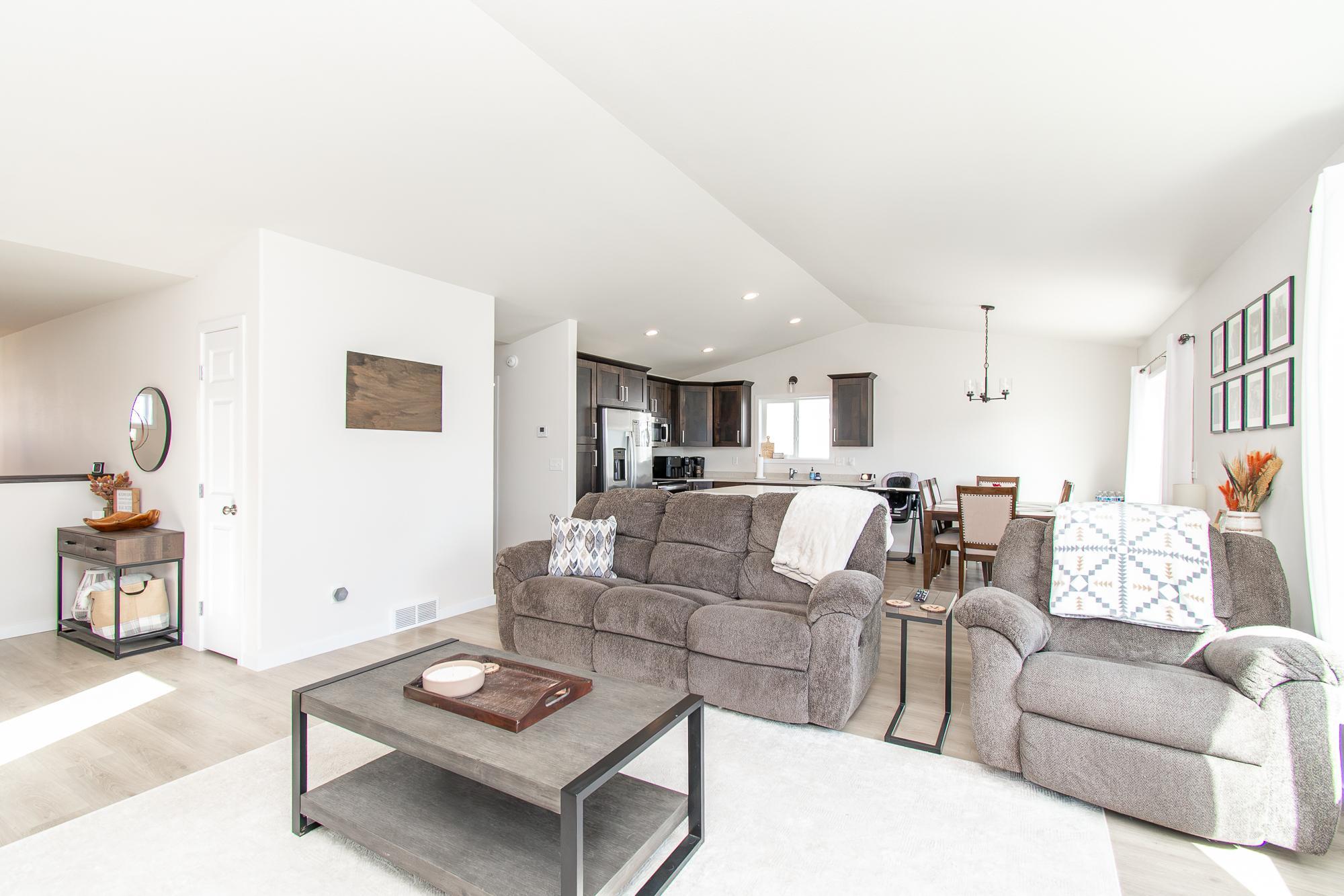 2021 single family home for sale at 6608 27th Street S in Fargo, ND — 3 bed, 2 bath (photo 5 of 39)