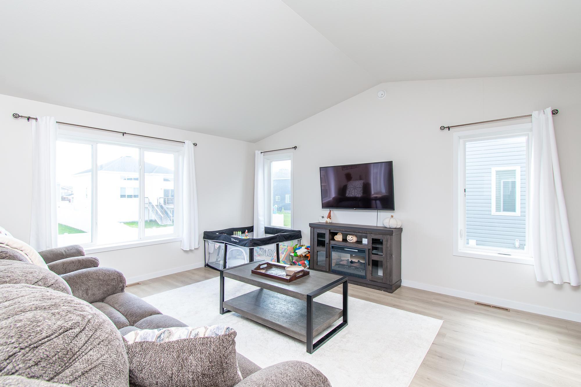 2021 single family home for sale at 6608 27th Street S in Fargo, ND — 3 bed, 2 bath (photo 7 of 39)