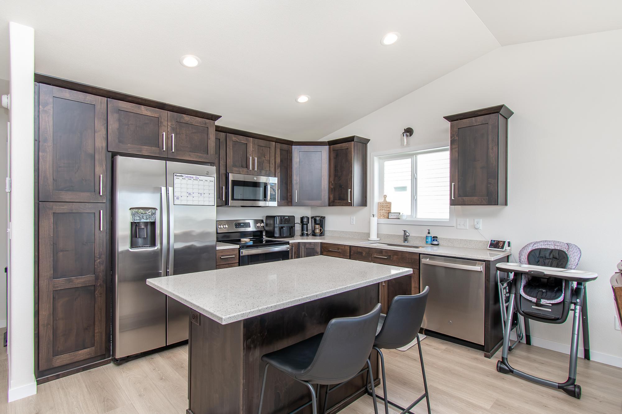 2021 single family home for sale at 6608 27th Street S in Fargo, ND — 3 bed, 2 bath (photo 9 of 39)