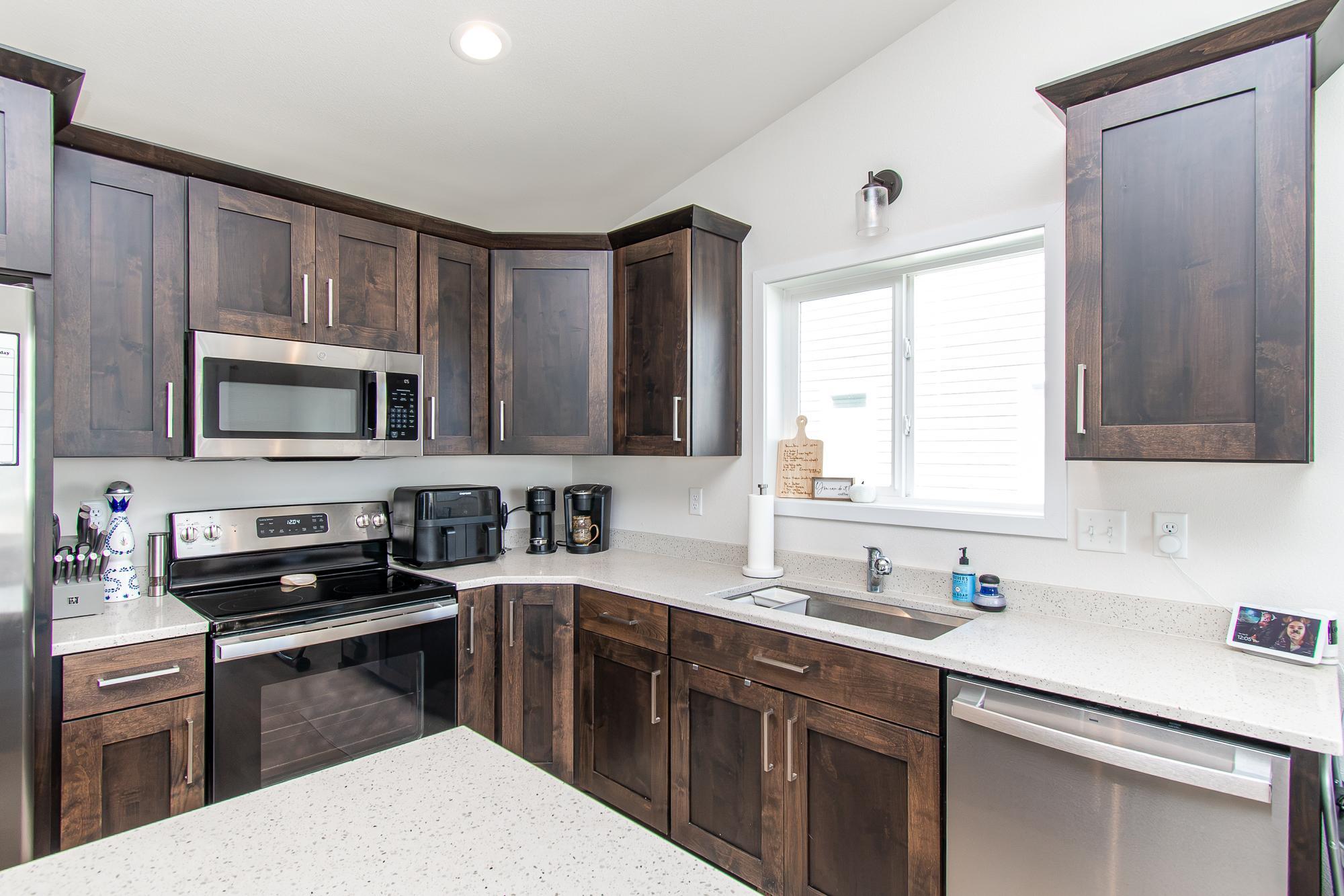 2021 single family home for sale at 6608 27th Street S in Fargo, ND — 3 bed, 2 bath (photo 10 of 39)
