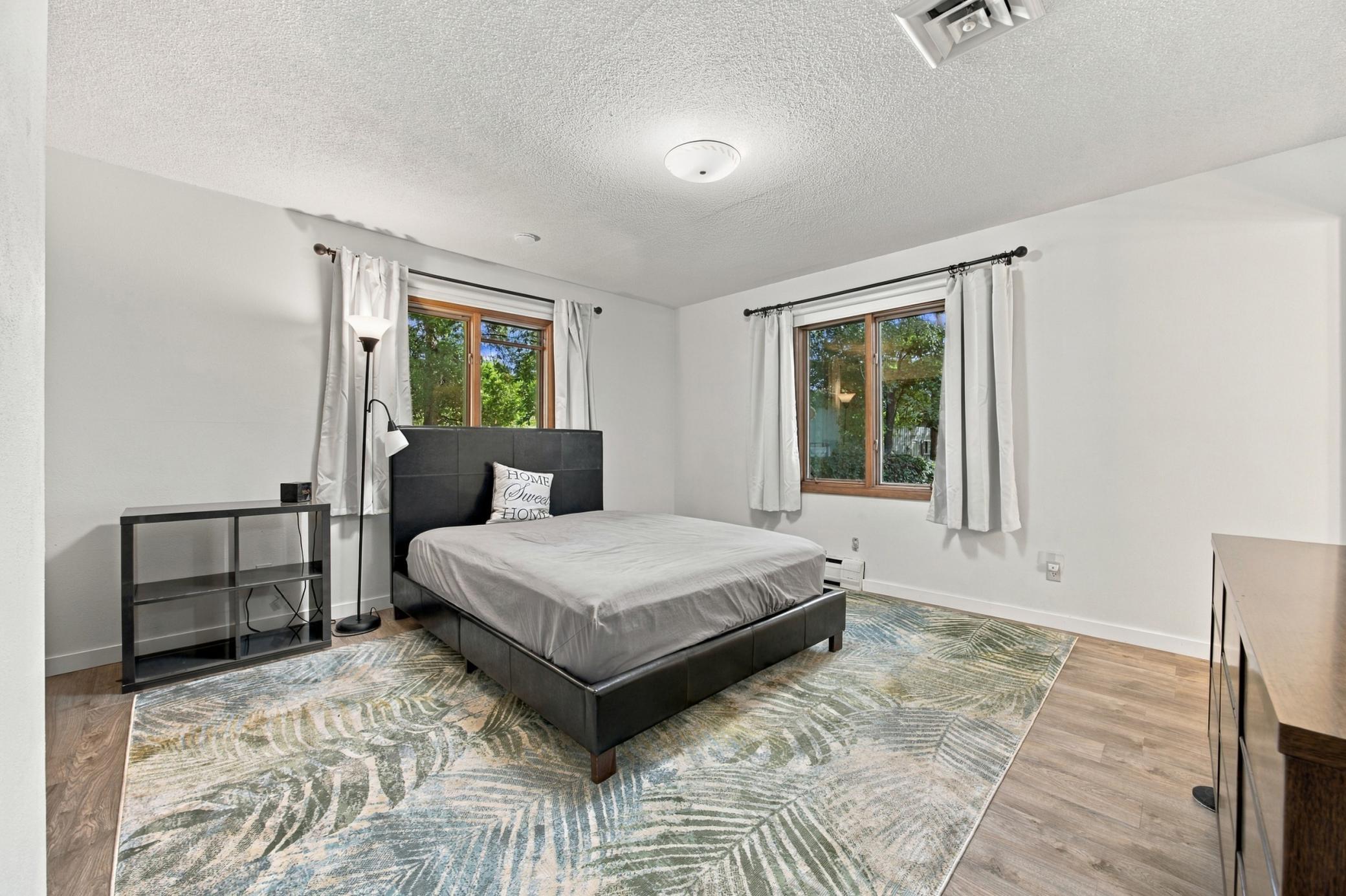 1960 single family home for sale at 4826 UNIVERSITY Drive S in Fargo, ND — 3 bed, 3 bath (photo 11 of 27)