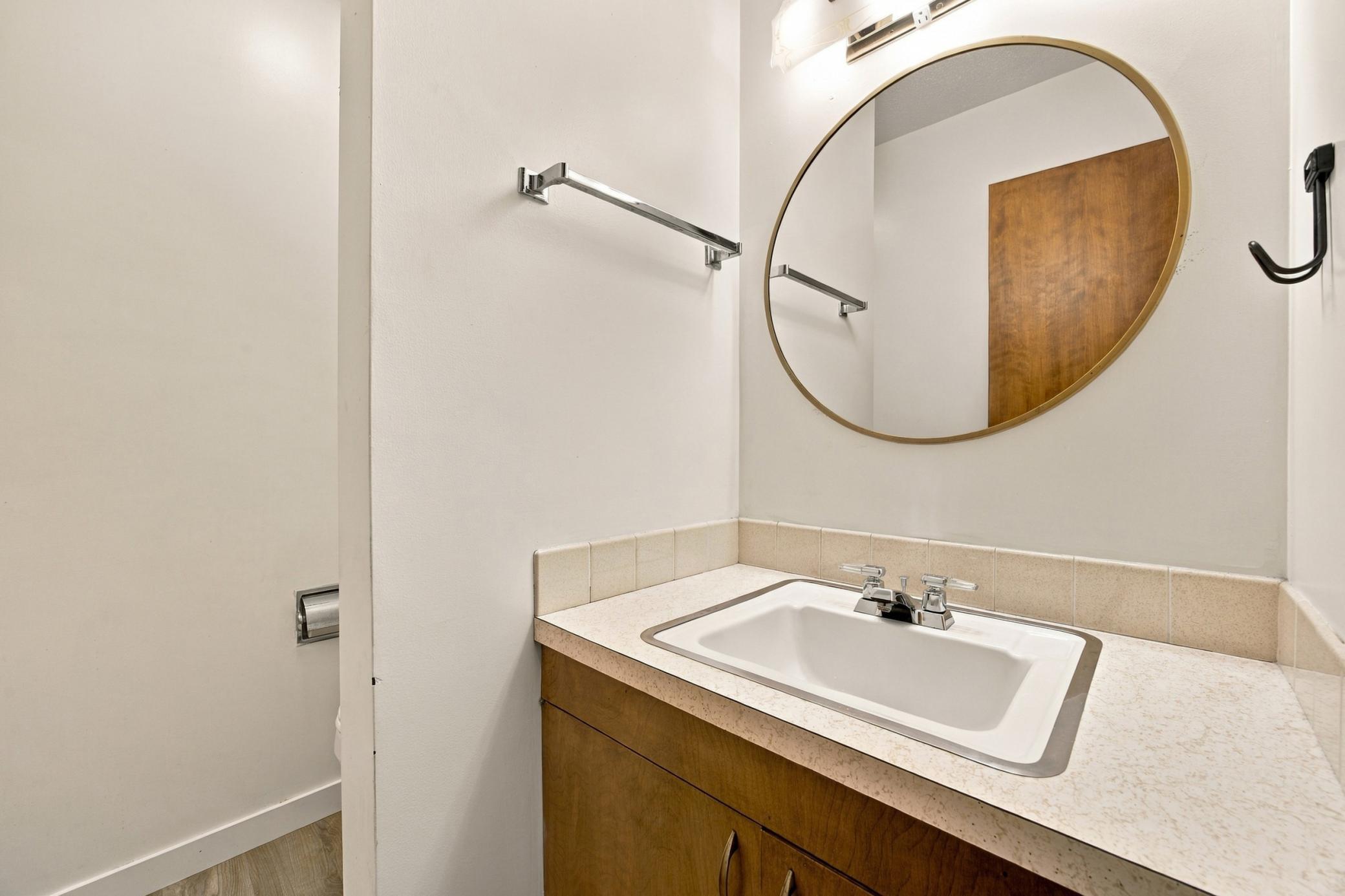 1960 single family home for sale at 4826 UNIVERSITY Drive S in Fargo, ND — 3 bed, 3 bath (photo 16 of 27)