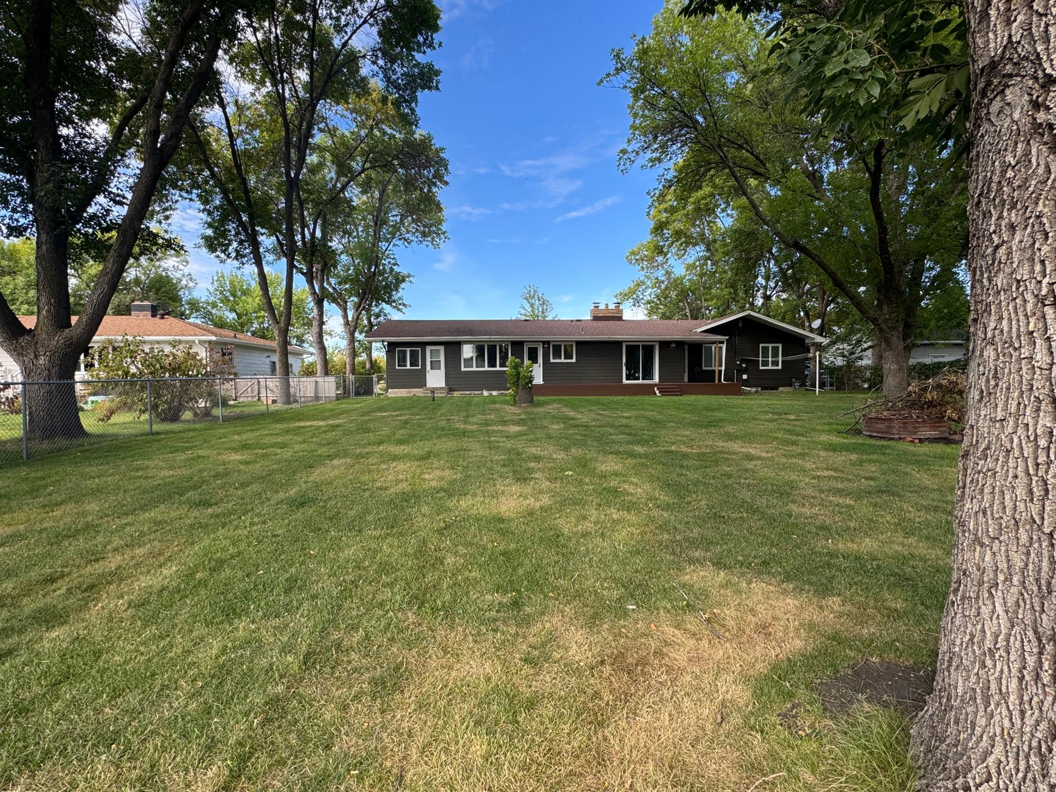1960 single family home for sale at 4826 UNIVERSITY Drive S in Fargo, ND — 3 bed, 3 bath (photo 21 of 27)