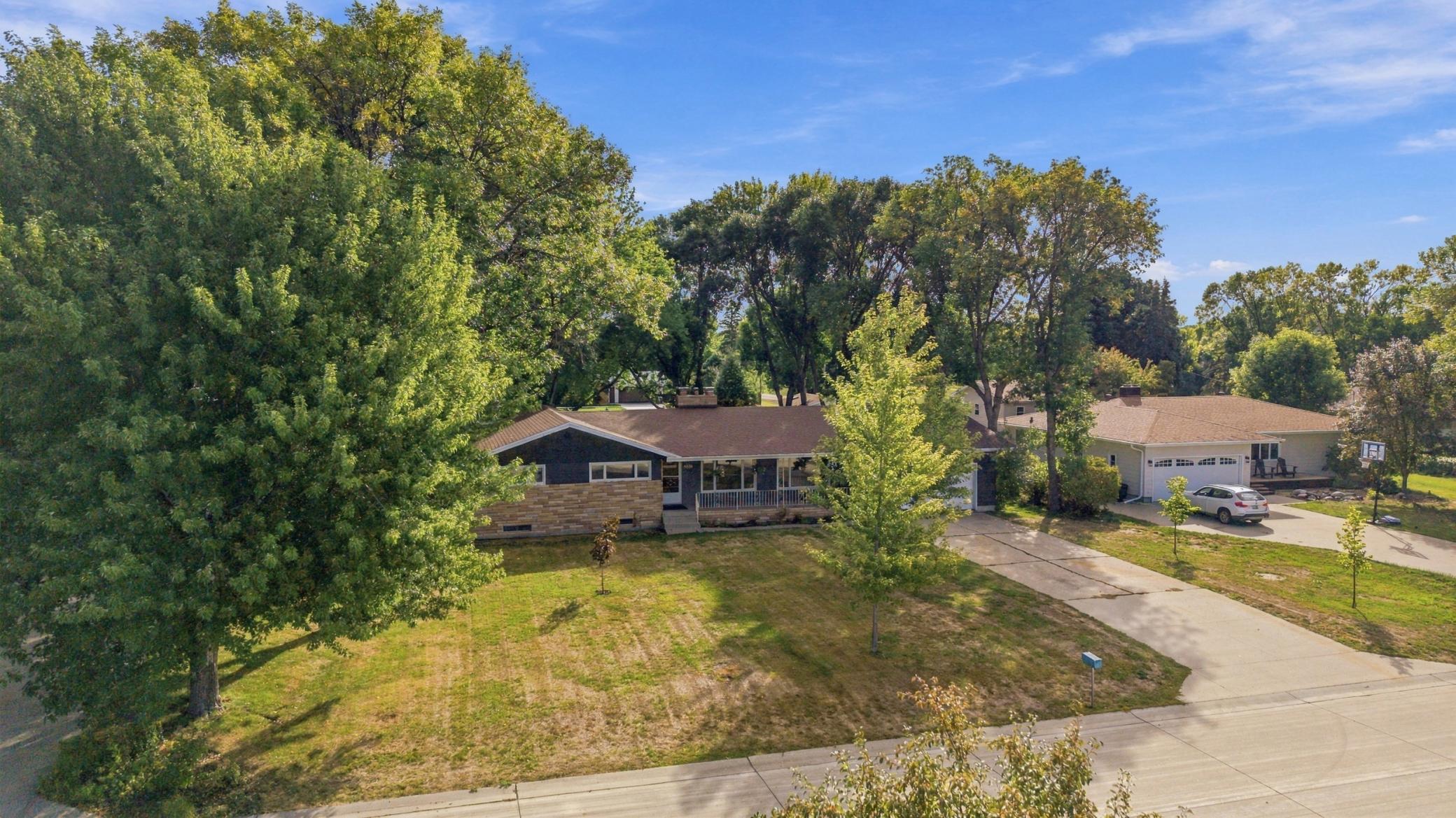 1960 single family home for sale at 4826 UNIVERSITY Drive S in Fargo, ND — 3 bed, 3 bath (photo 24 of 27)