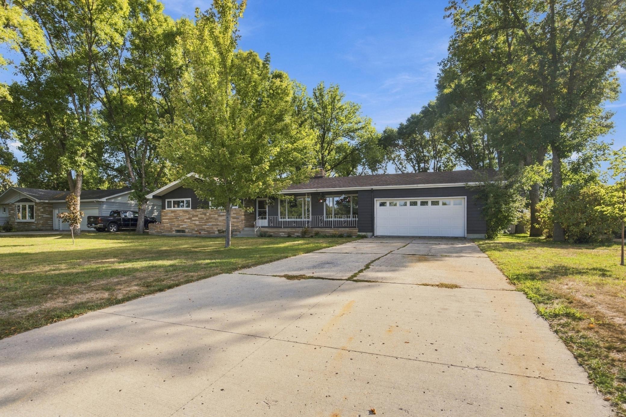 1960 single family home for sale at 4826 UNIVERSITY Drive S in Fargo, ND — 3 bed, 3 bath (photo 27 of 27)