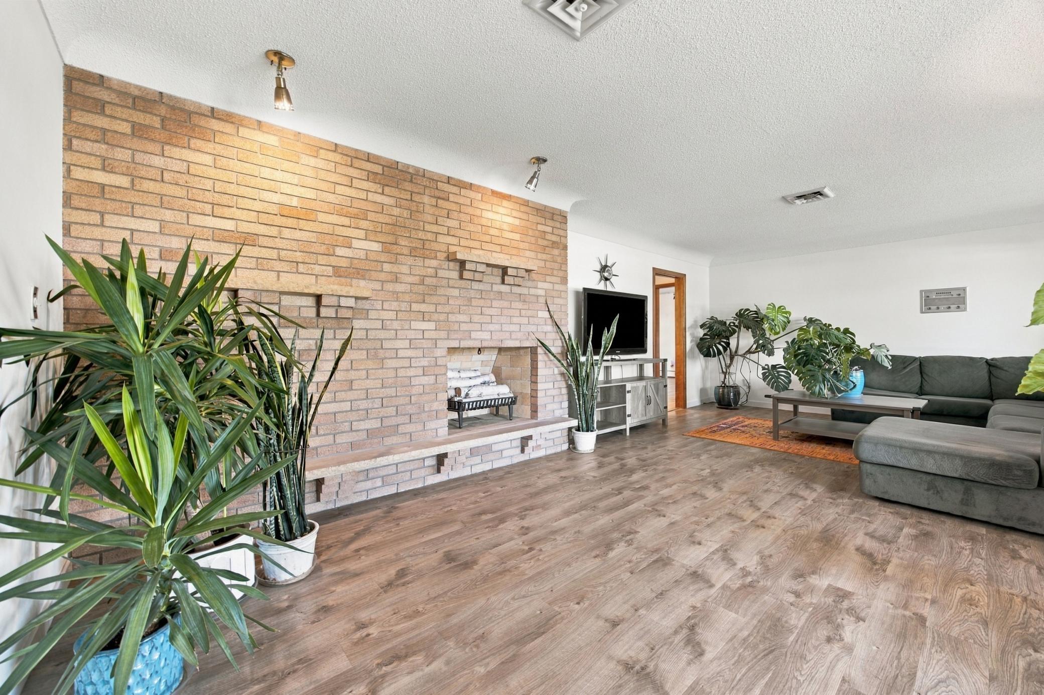 1960 single family home for sale at 4826 UNIVERSITY Drive S in Fargo, ND — 3 bed, 3 bath (photo 4 of 27)