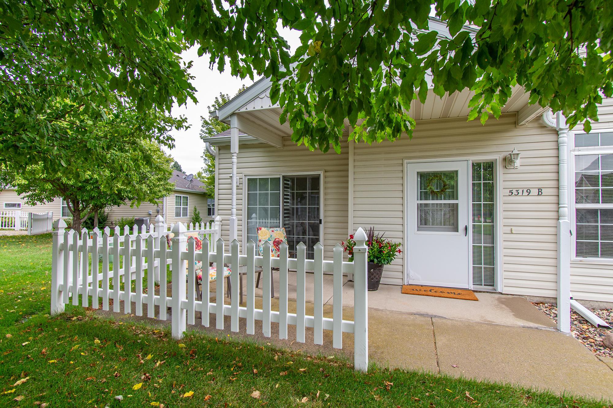 1996 twin home for sale at 5319 University Drive S, Unit B in Fargo, ND — 2 bed, 2 bath (photo 2 of 37)