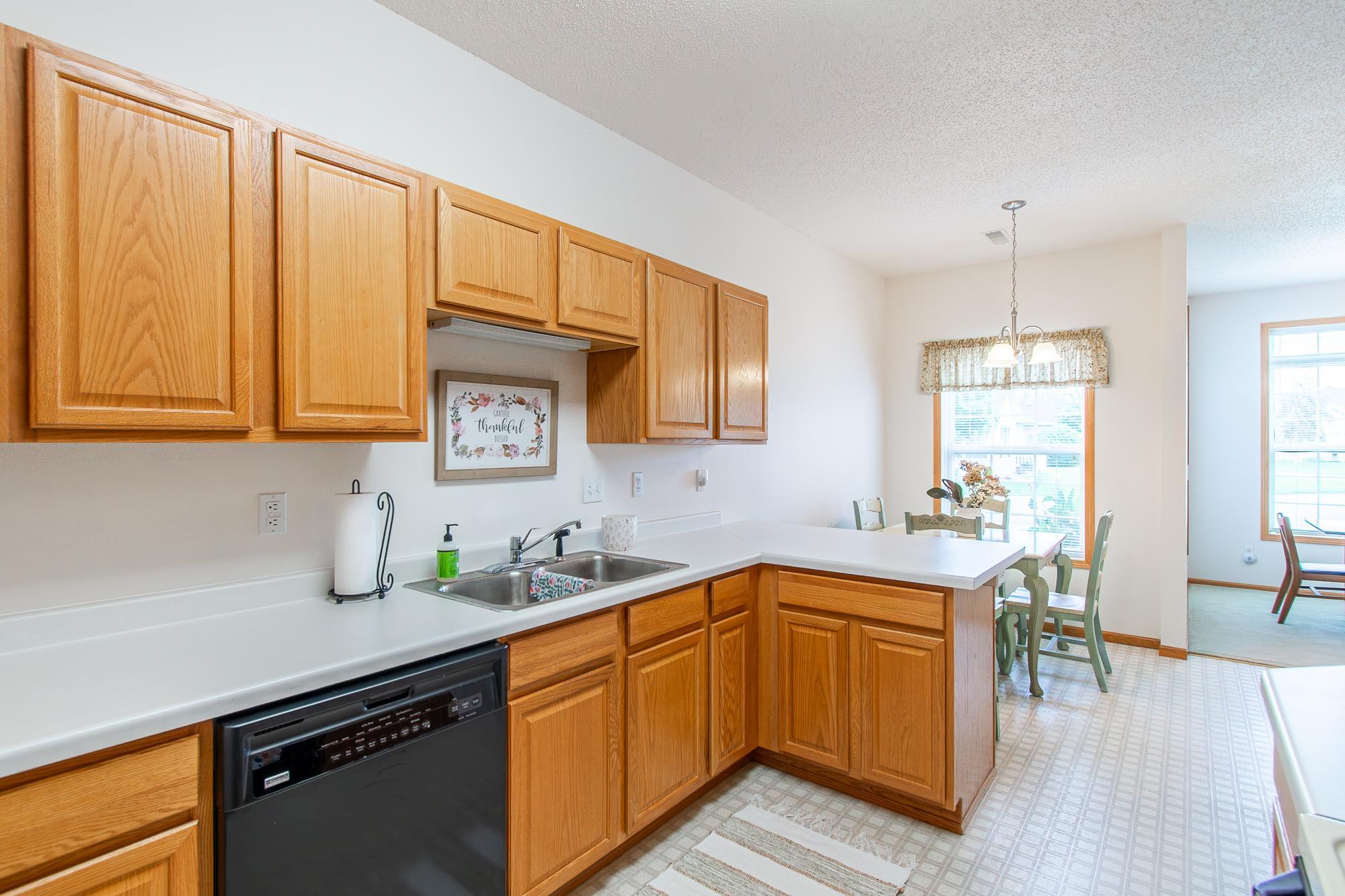 1996 twin home for sale at 5319 University Drive S, Unit B in Fargo, ND — 2 bed, 2 bath (photo 11 of 37)