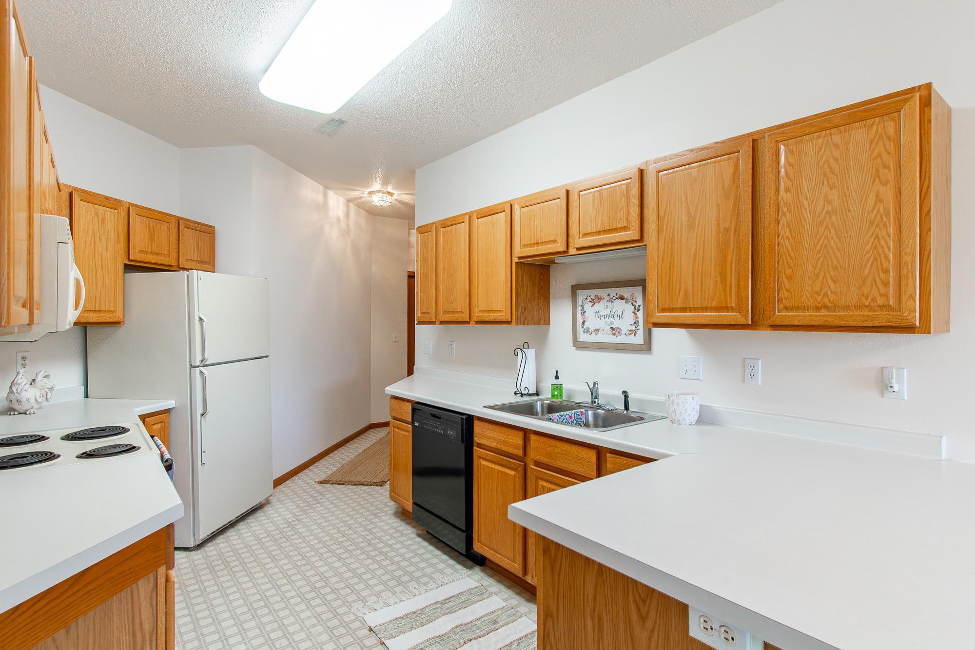 1996 twin home for sale at 5319 University Drive S, Unit B in Fargo, ND — 2 bed, 2 bath (photo 12 of 37)