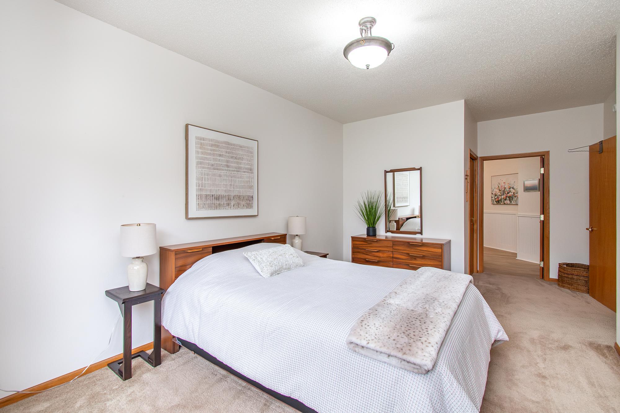 1996 twin home for sale at 5319 University Drive S, Unit B in Fargo, ND — 2 bed, 2 bath (photo 18 of 37)