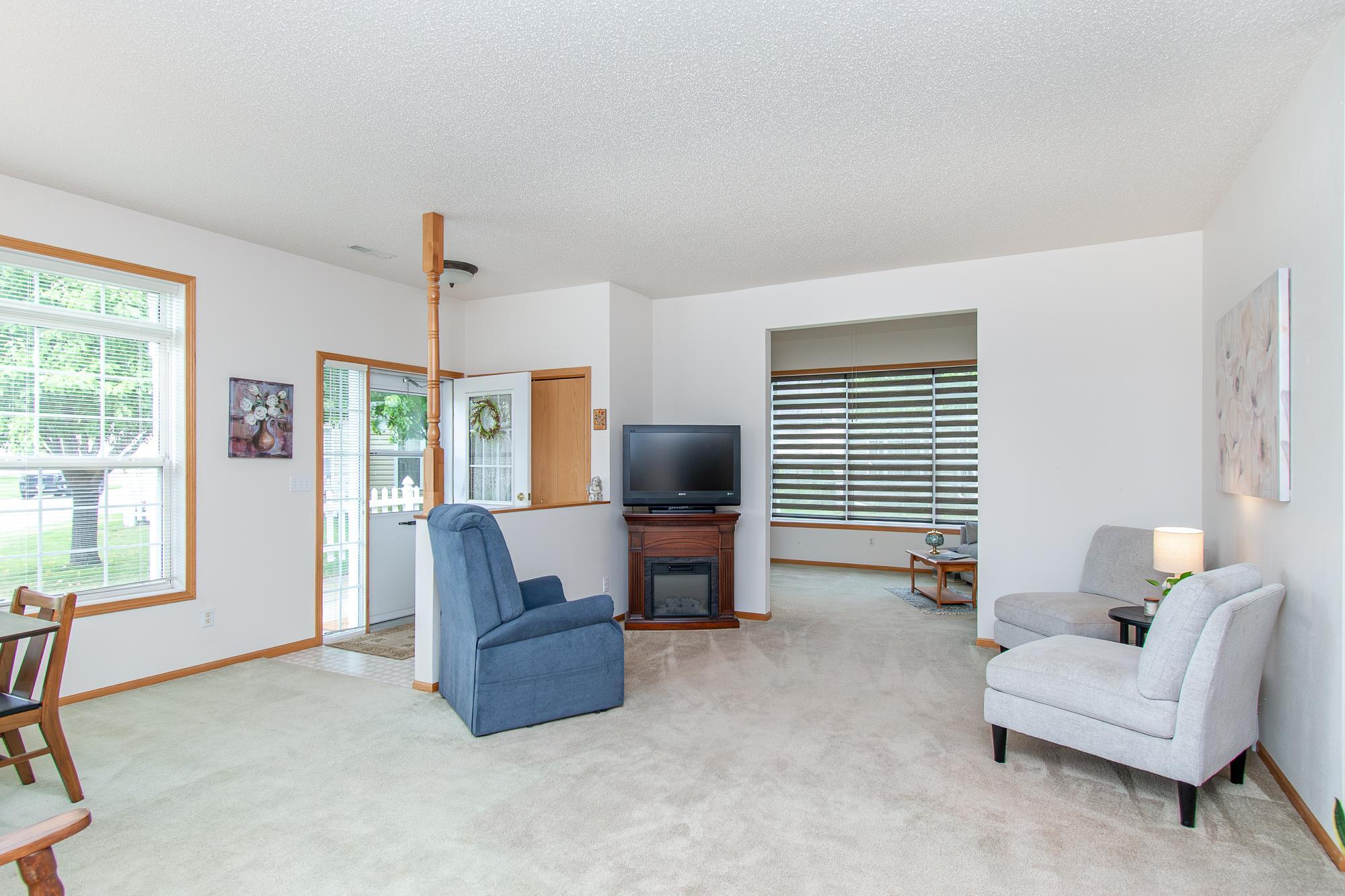 1996 twin home for sale at 5319 University Drive S, Unit B in Fargo, ND — 2 bed, 2 bath (photo 3 of 37)