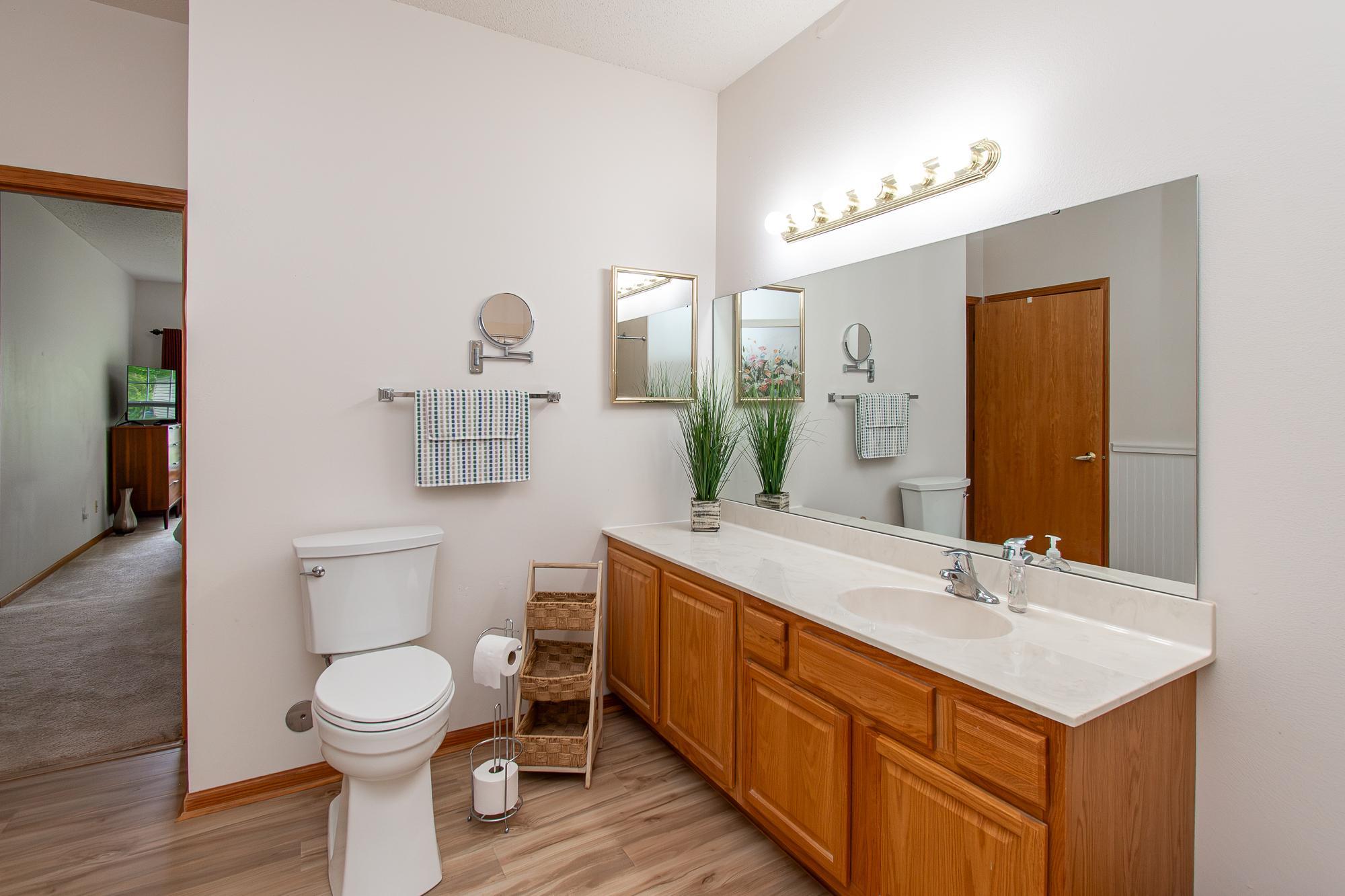 1996 twin home for sale at 5319 University Drive S, Unit B in Fargo, ND — 2 bed, 2 bath (photo 23 of 37)