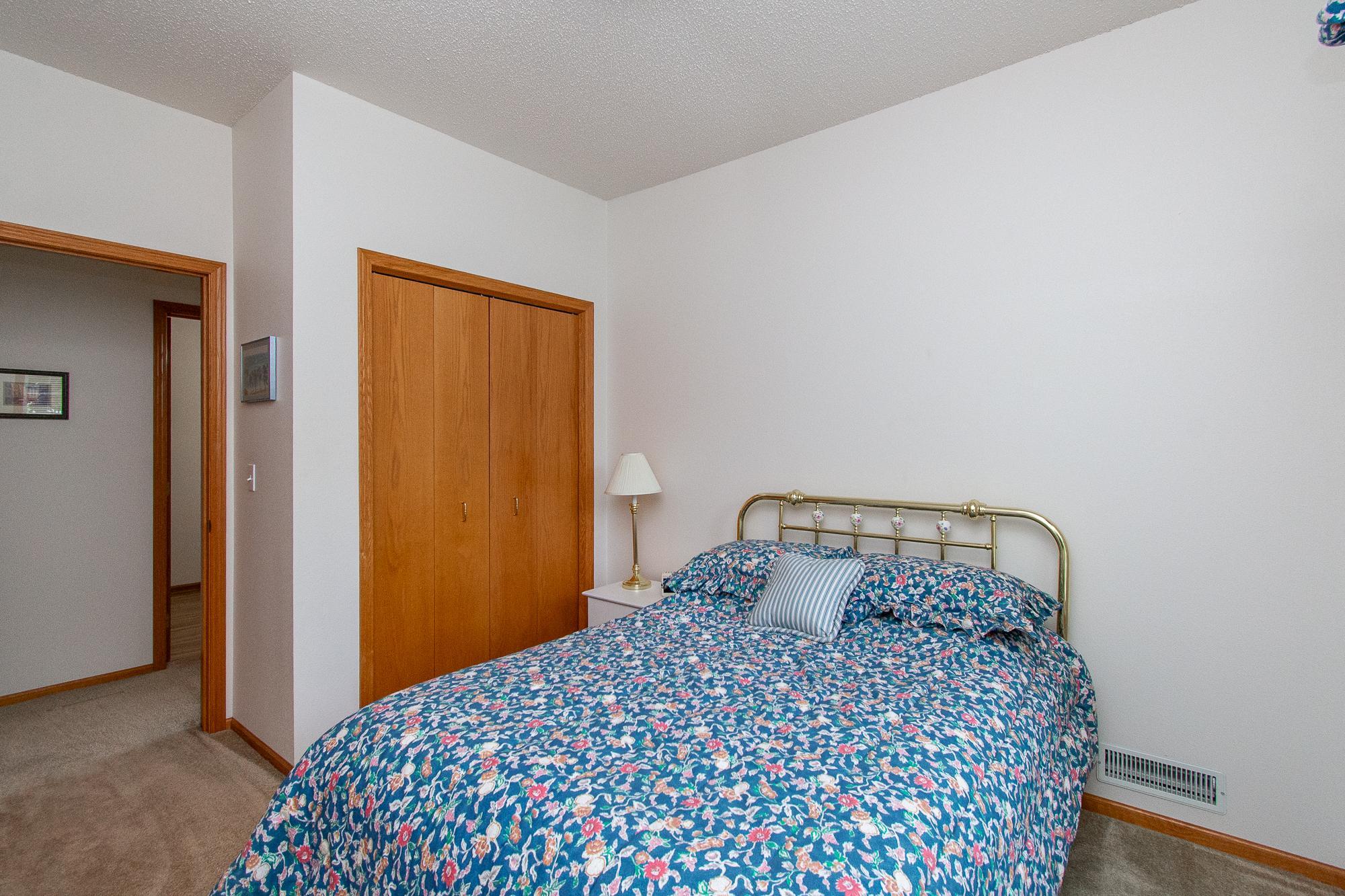 1996 twin home for sale at 5319 University Drive S, Unit B in Fargo, ND — 2 bed, 2 bath (photo 27 of 37)