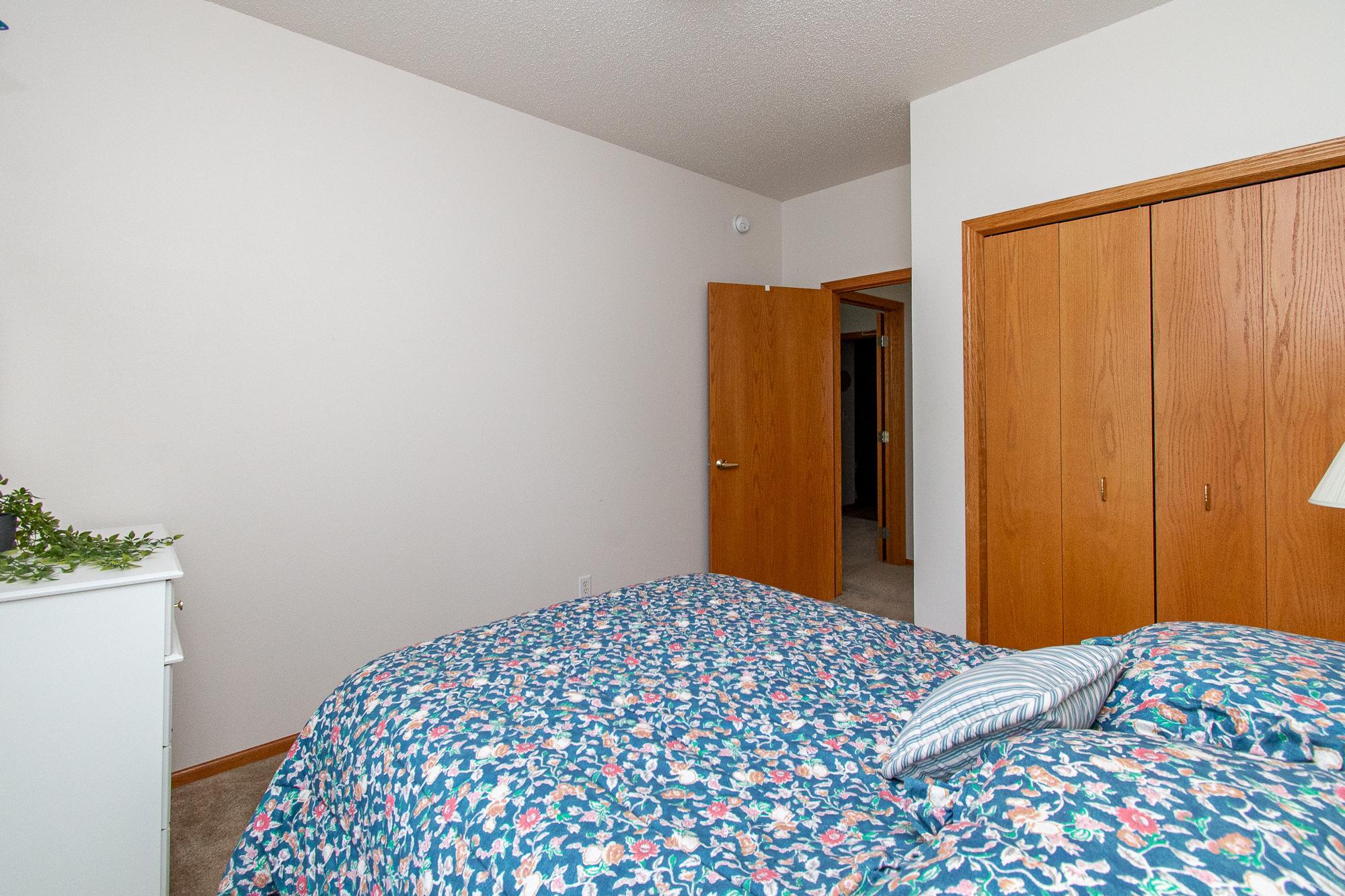 1996 twin home for sale at 5319 University Drive S, Unit B in Fargo, ND — 2 bed, 2 bath (photo 28 of 37)