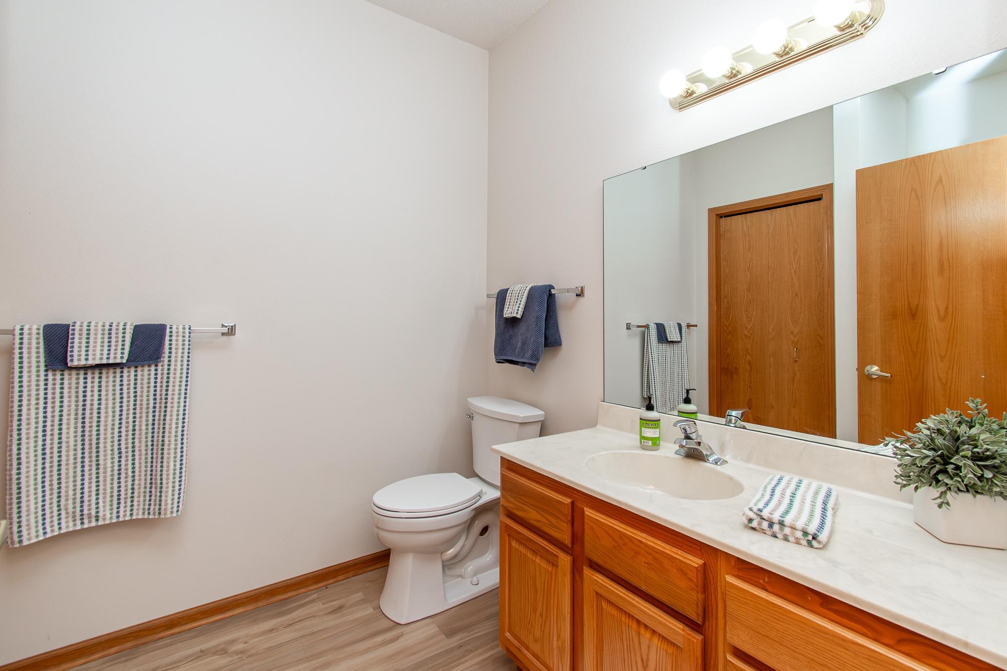 1996 twin home for sale at 5319 University Drive S, Unit B in Fargo, ND — 2 bed, 2 bath (photo 30 of 37)