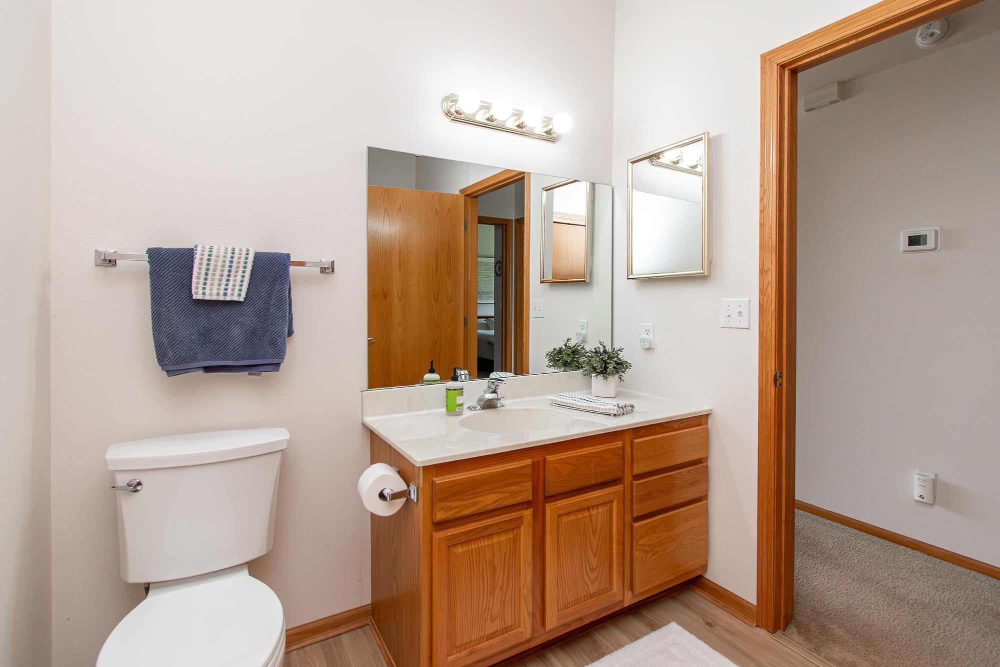 1996 twin home for sale at 5319 University Drive S, Unit B in Fargo, ND — 2 bed, 2 bath (photo 32 of 37)