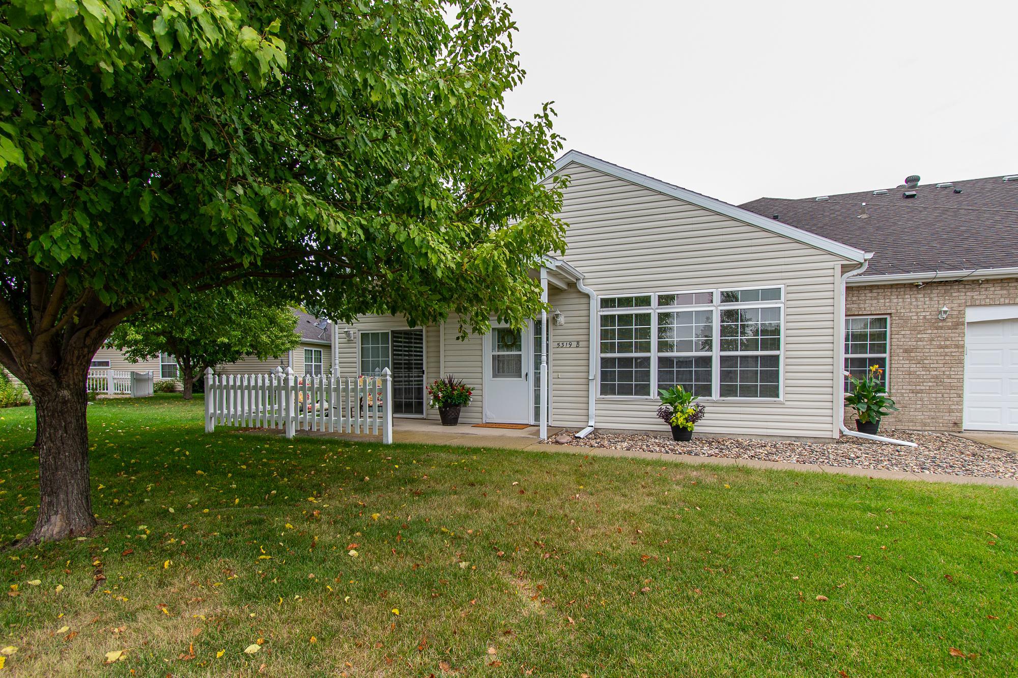 1996 twin home for sale at 5319 University Drive S, Unit B in Fargo, ND — 2 bed, 2 bath (photo 36 of 37)