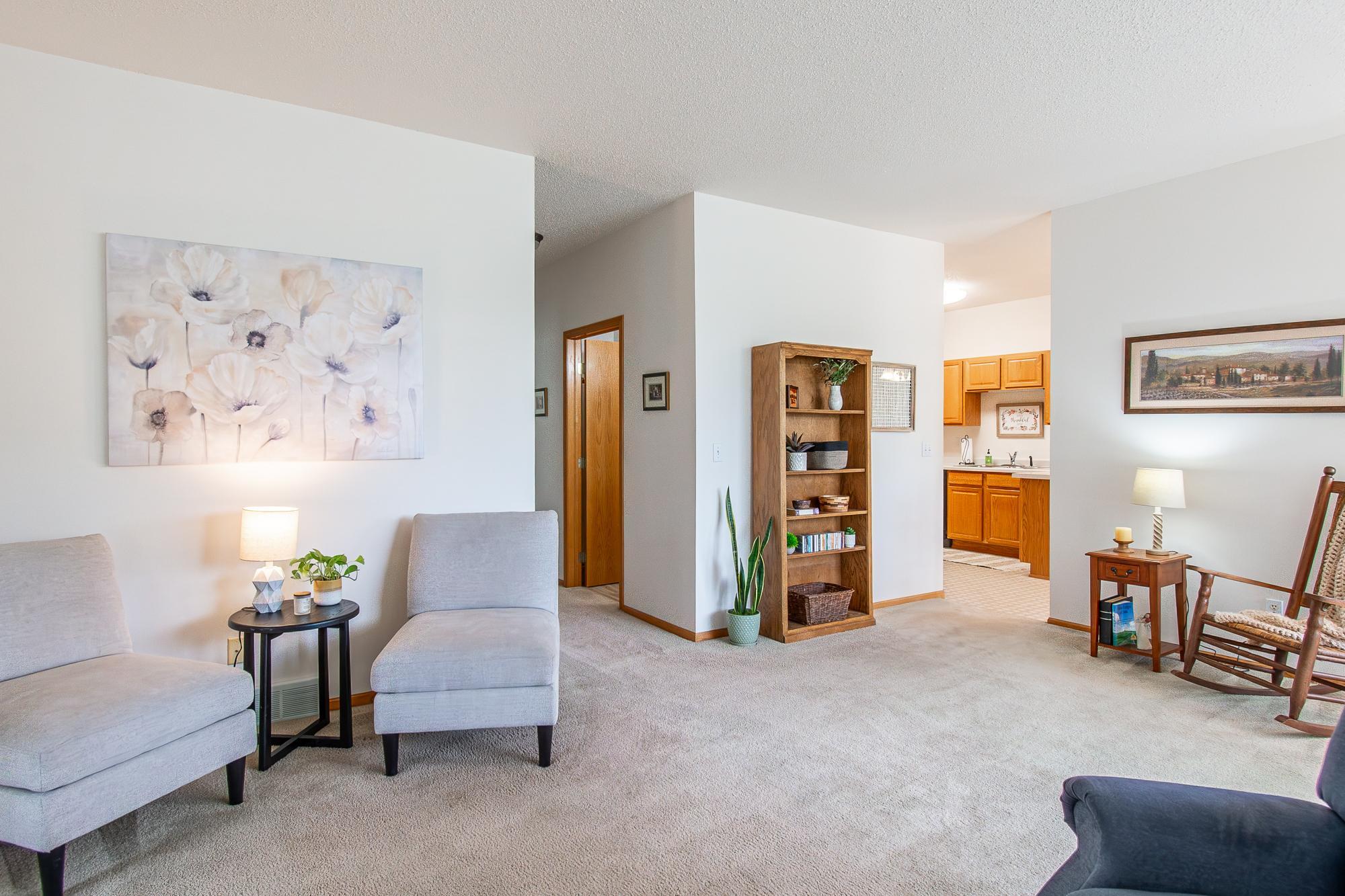 1996 twin home for sale at 5319 University Drive S, Unit B in Fargo, ND — 2 bed, 2 bath (photo 5 of 37)