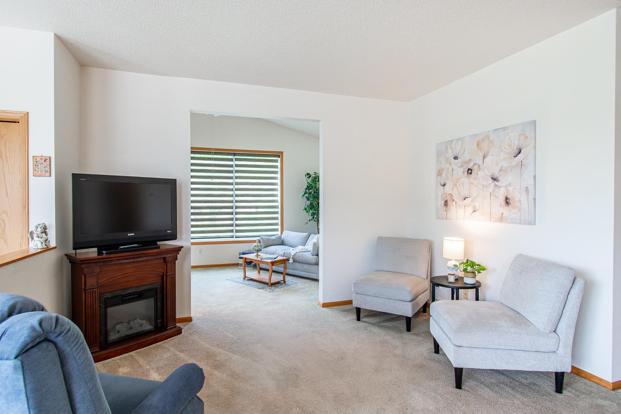 1996 twin home for sale at 5319 University Drive S, Unit B in Fargo, ND — 2 bed, 2 bath (photo 6 of 37)