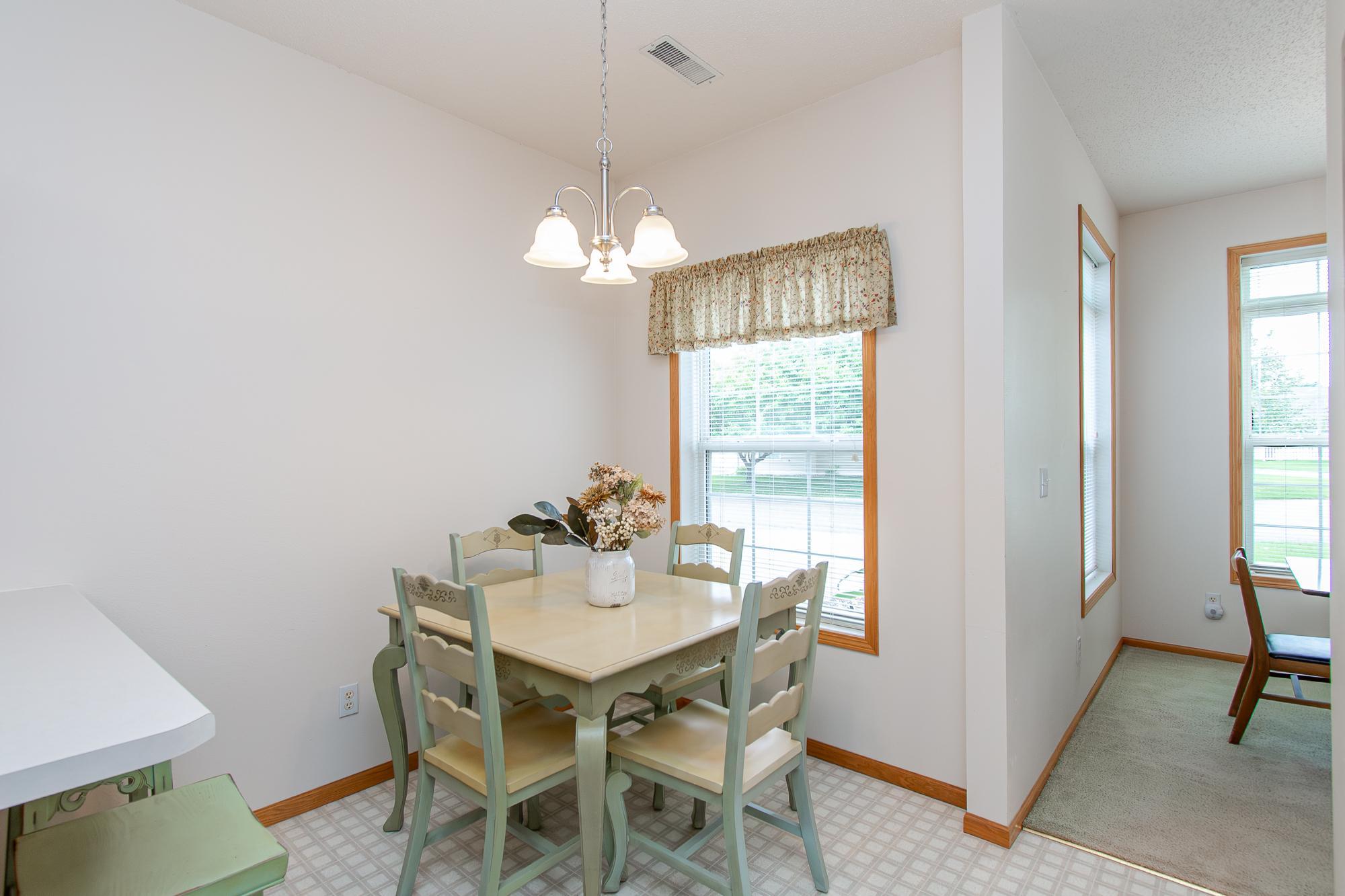 1996 twin home for sale at 5319 University Drive S, Unit B in Fargo, ND — 2 bed, 2 bath (photo 10 of 37)