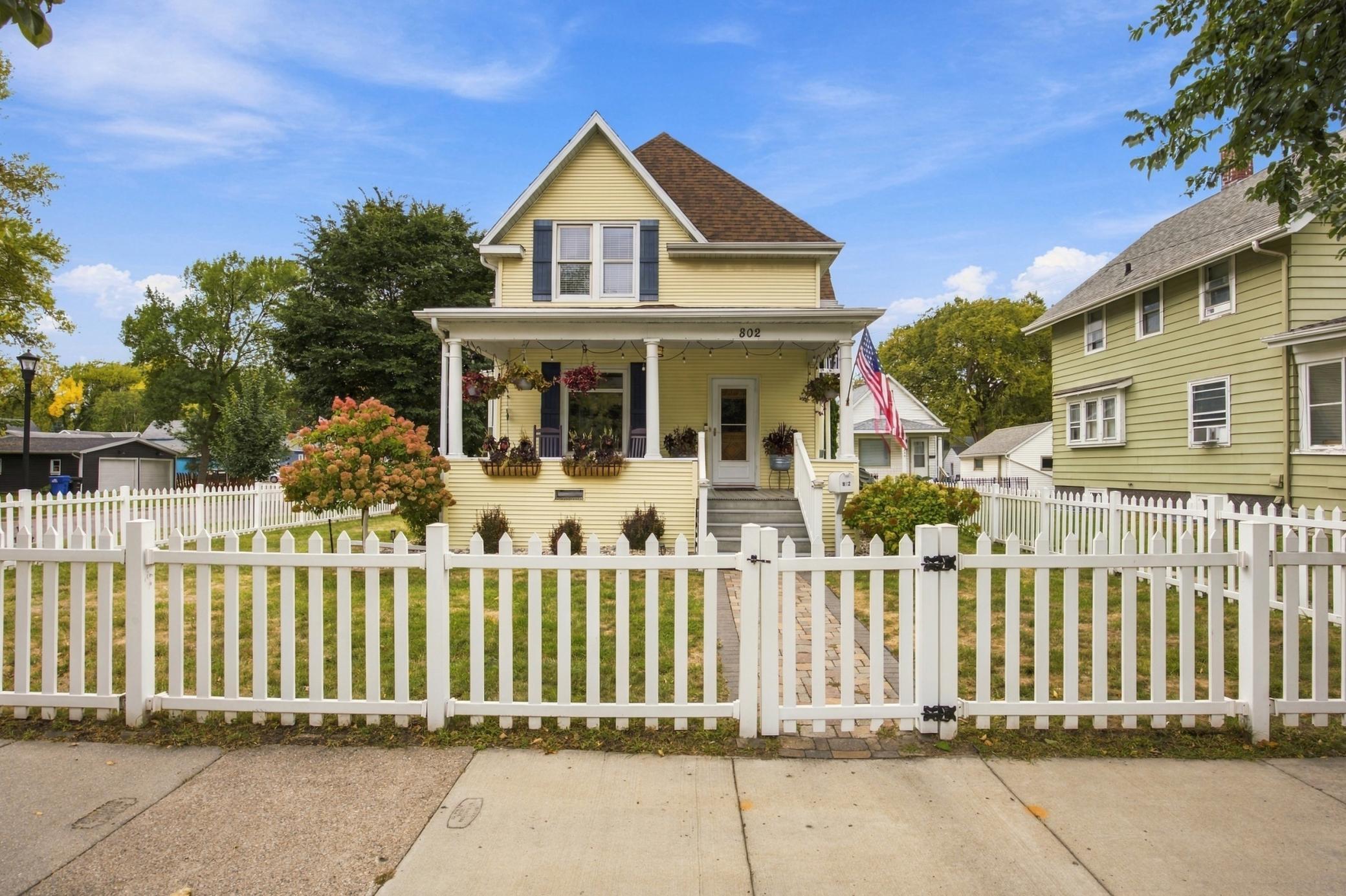 1912 single family home for sale at 802 2nd Street N in Fargo, ND — 4 bed, 3 bath
