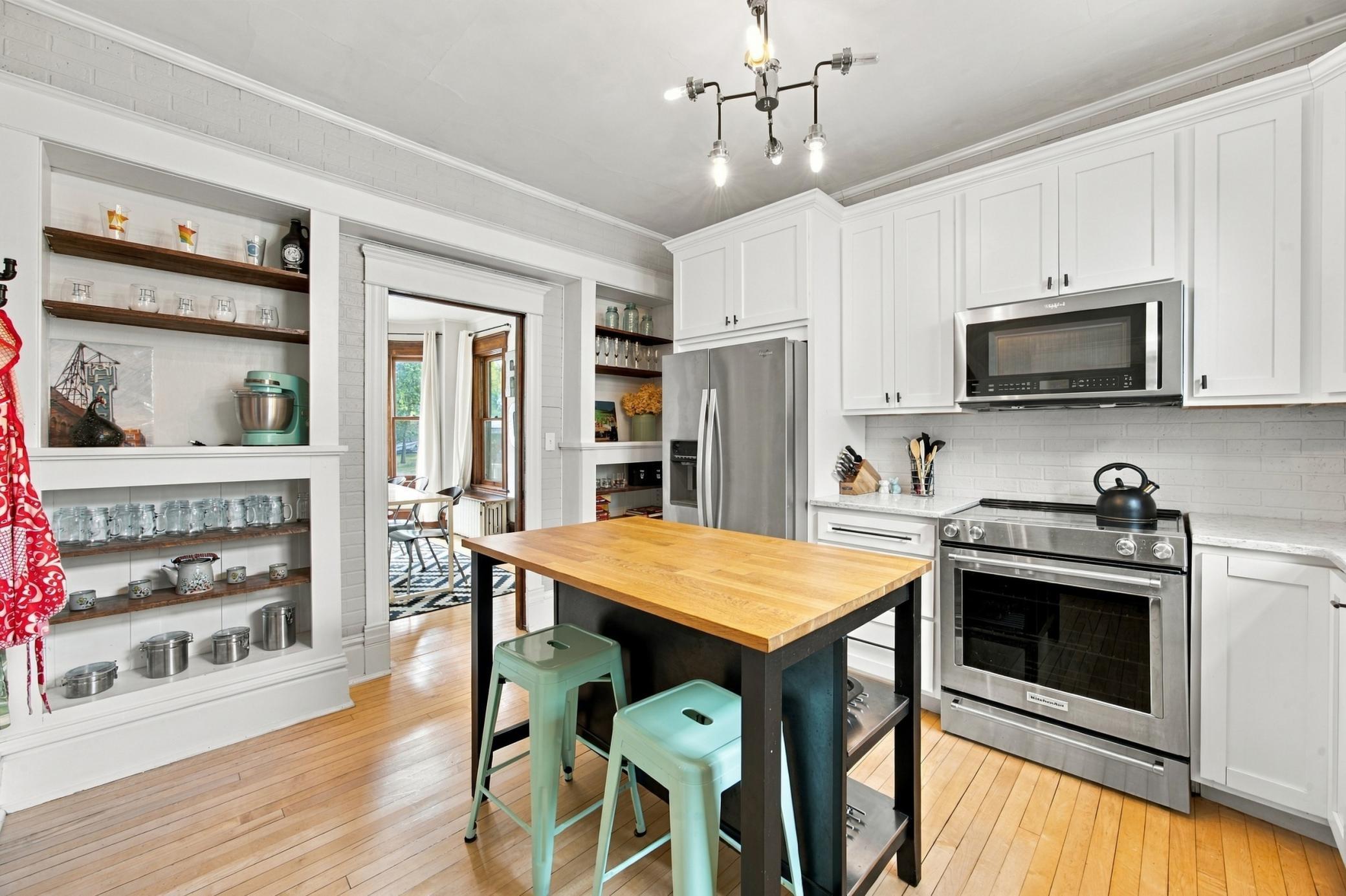 1912 single family home for sale at 802 2nd Street N in Fargo, ND — 4 bed, 3 bath (photo 12 of 61)