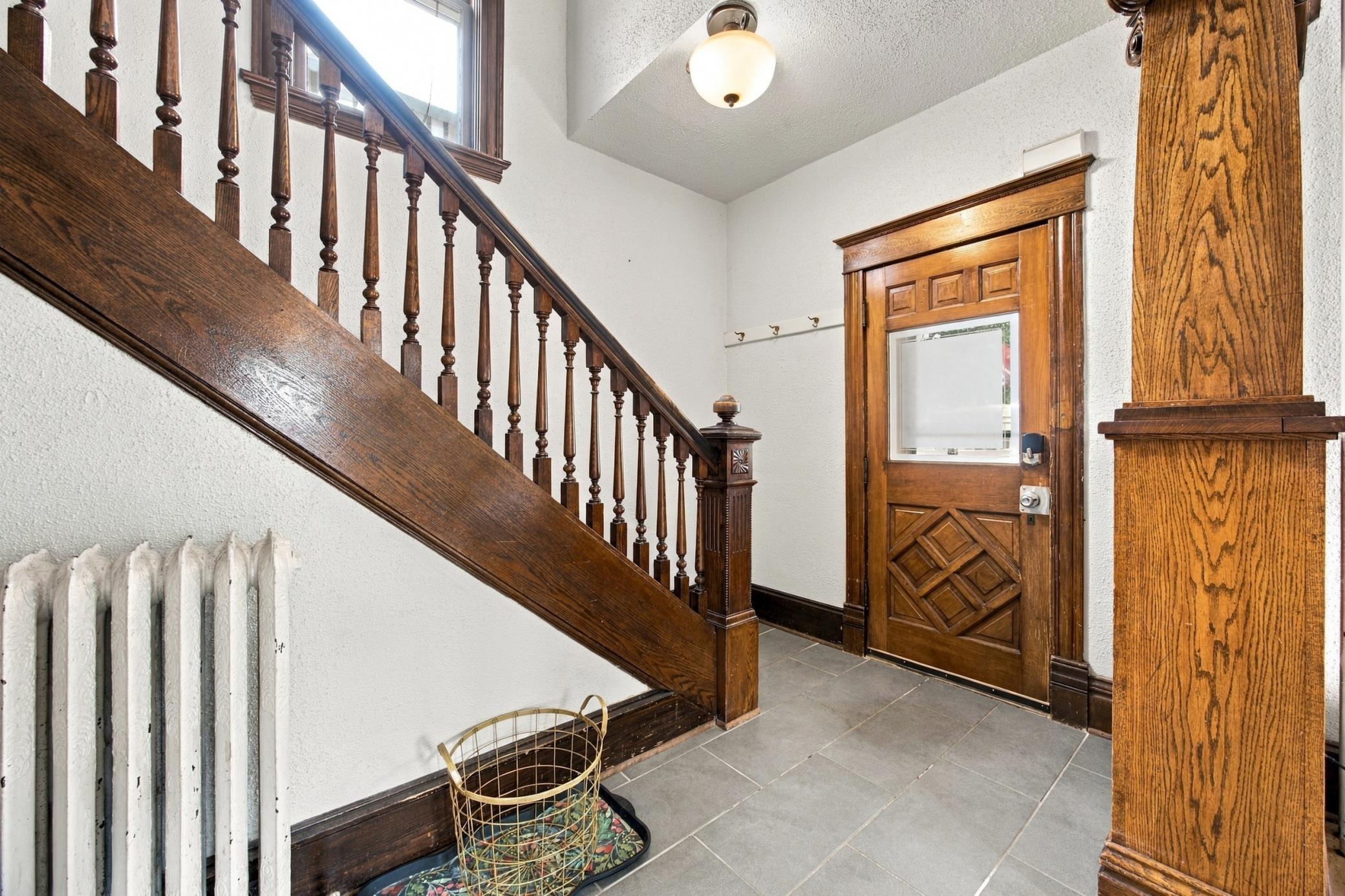 1912 single family home for sale at 802 2nd Street N in Fargo, ND — 4 bed, 3 bath (photo 4 of 61)