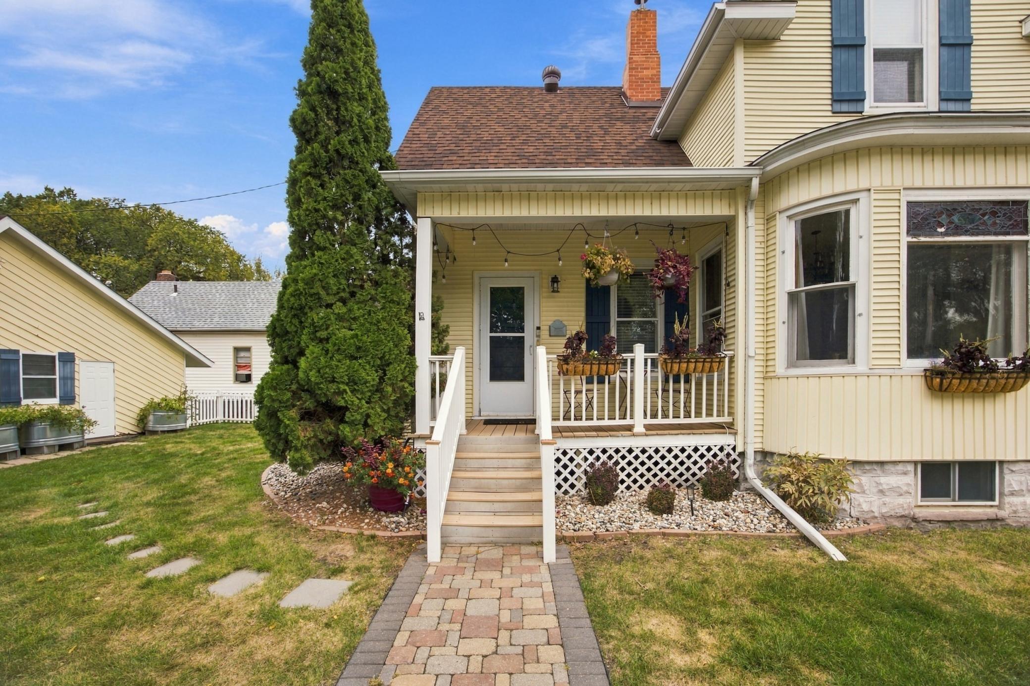 1912 single family home for sale at 802 2nd Street N in Fargo, ND — 4 bed, 3 bath (photo 33 of 61)