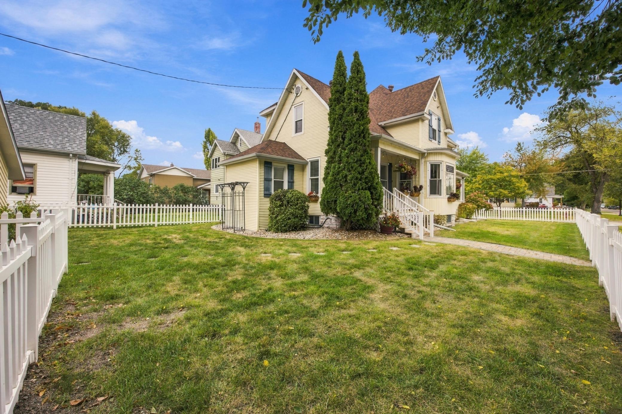 1912 single family home for sale at 802 2nd Street N in Fargo, ND — 4 bed, 3 bath (photo 41 of 61)