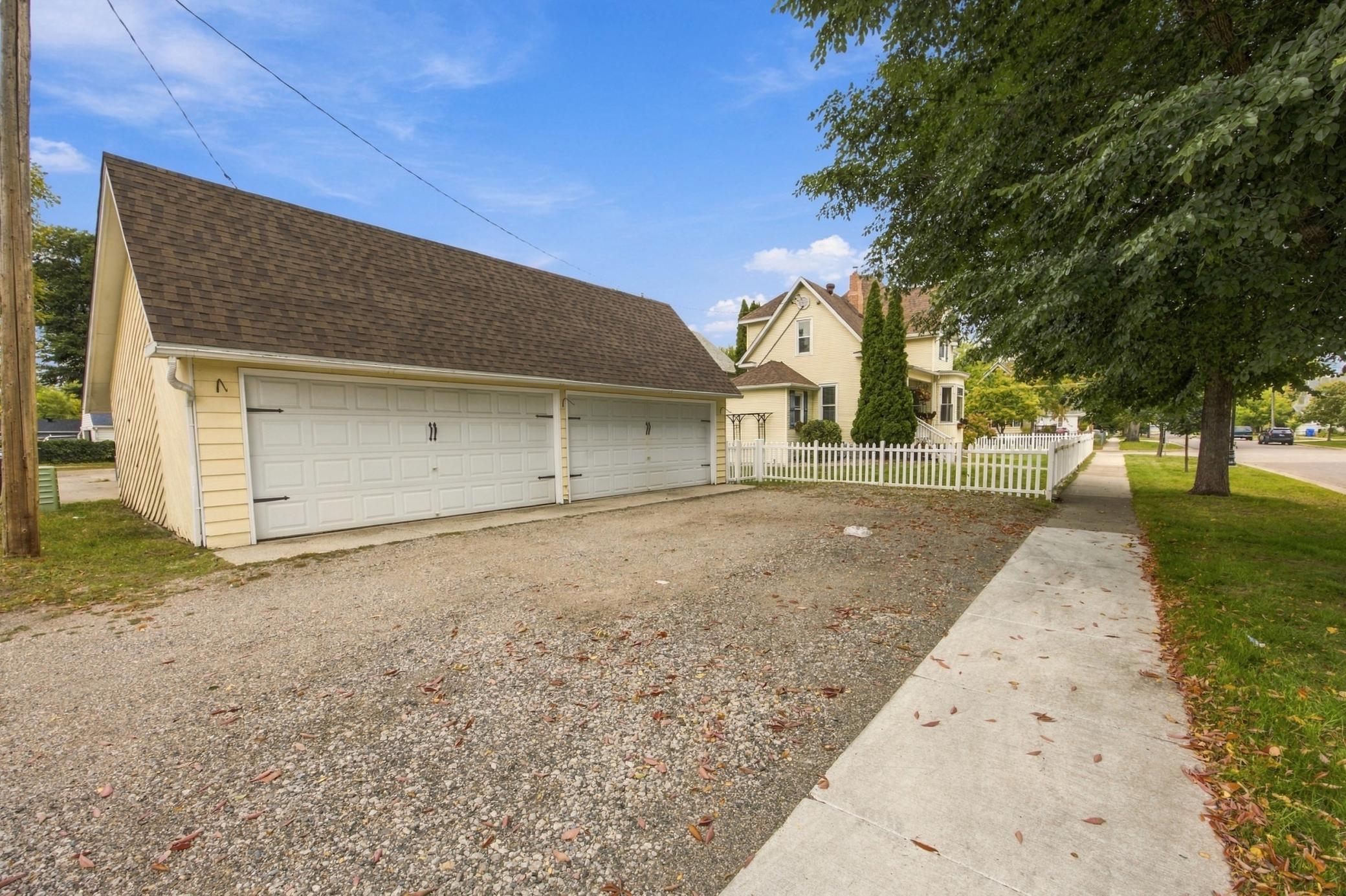 1912 single family home for sale at 802 2nd Street N in Fargo, ND — 4 bed, 3 bath (photo 43 of 61)