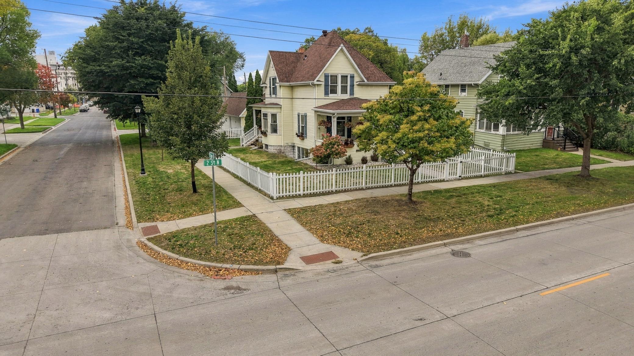 1912 single family home for sale at 802 2nd Street N in Fargo, ND — 4 bed, 3 bath (photo 44 of 61)