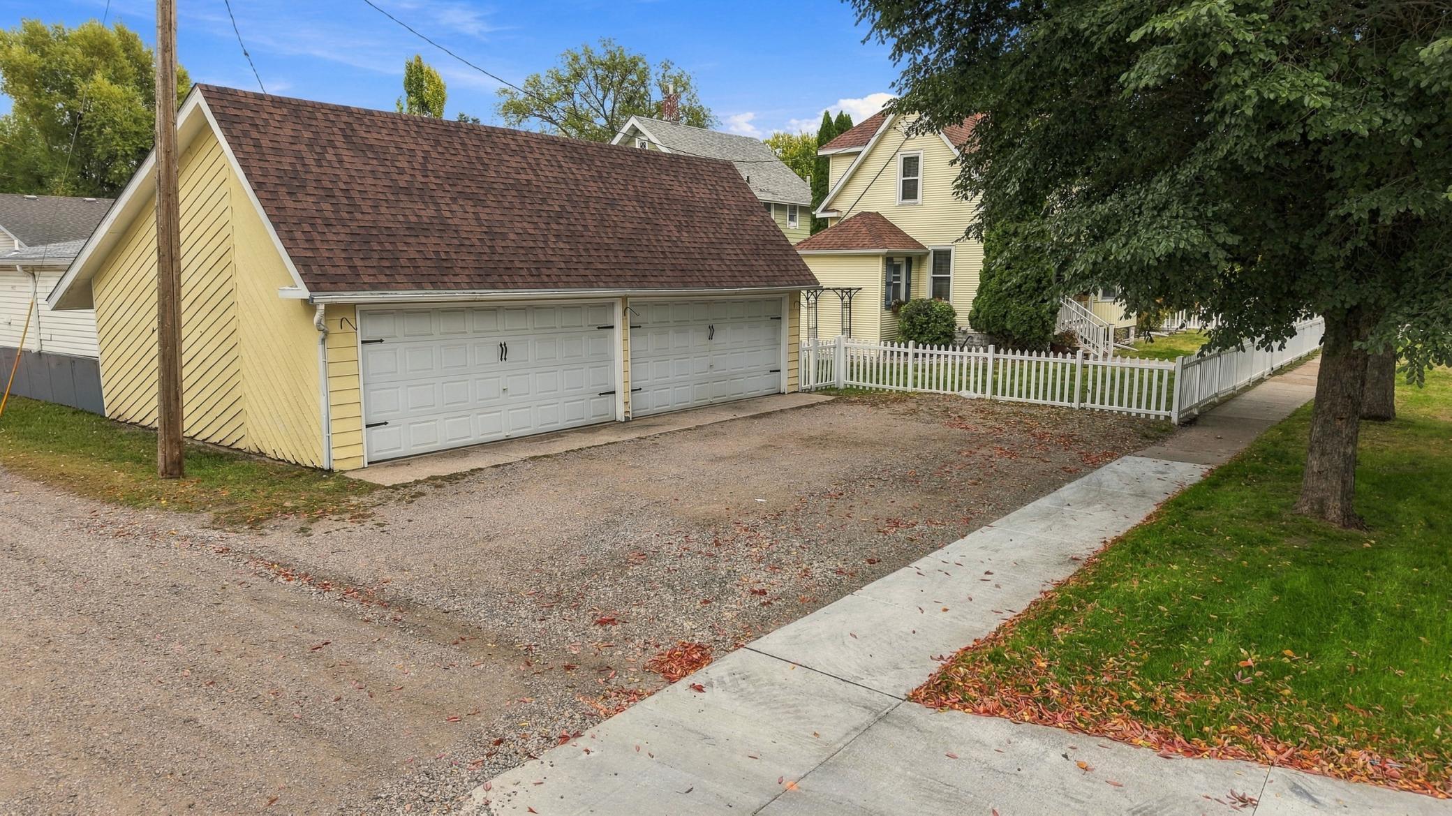 1912 single family home for sale at 802 2nd Street N in Fargo, ND — 4 bed, 3 bath (photo 45 of 61)