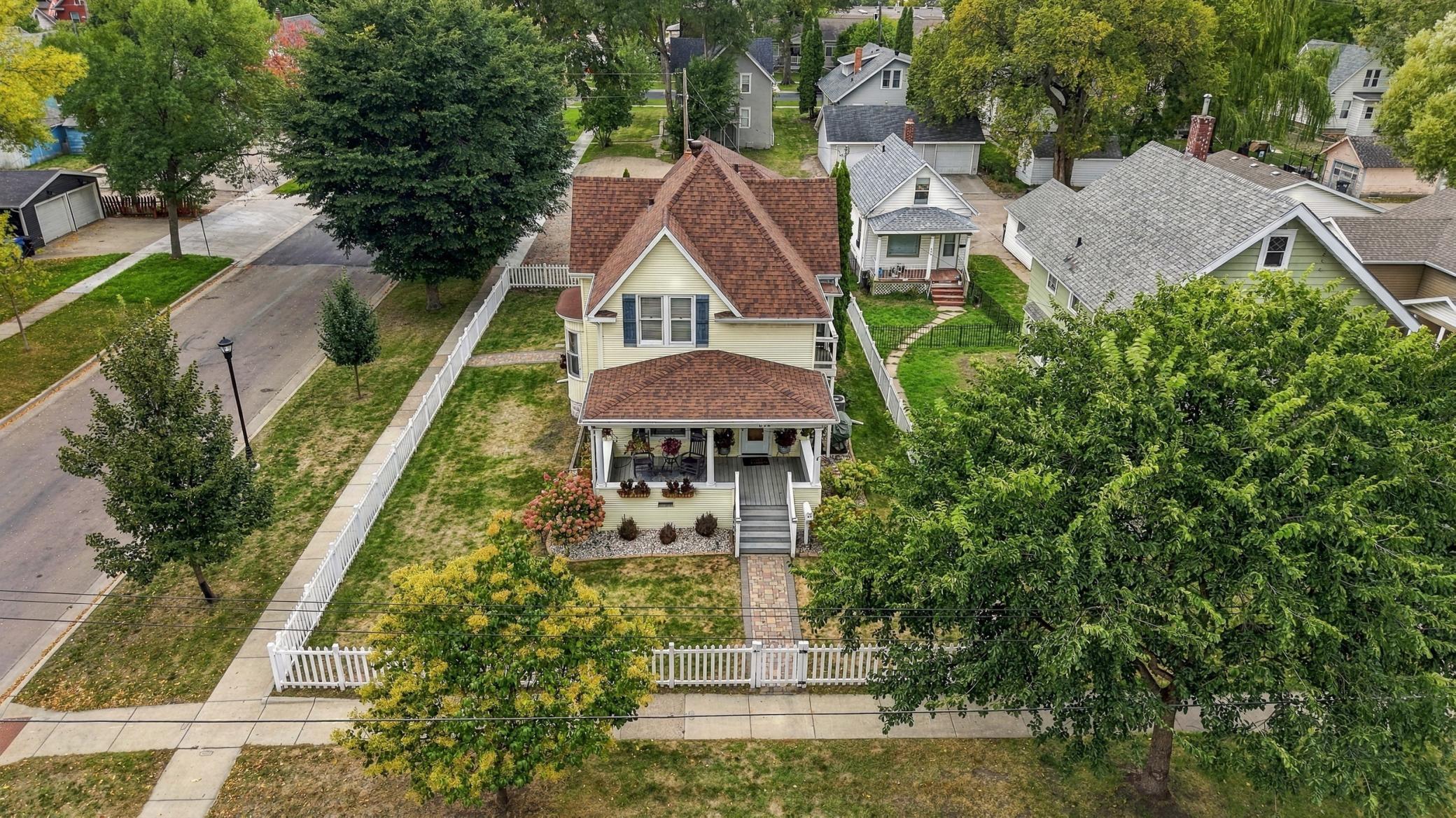 1912 single family home for sale at 802 2nd Street N in Fargo, ND — 4 bed, 3 bath (photo 46 of 61)