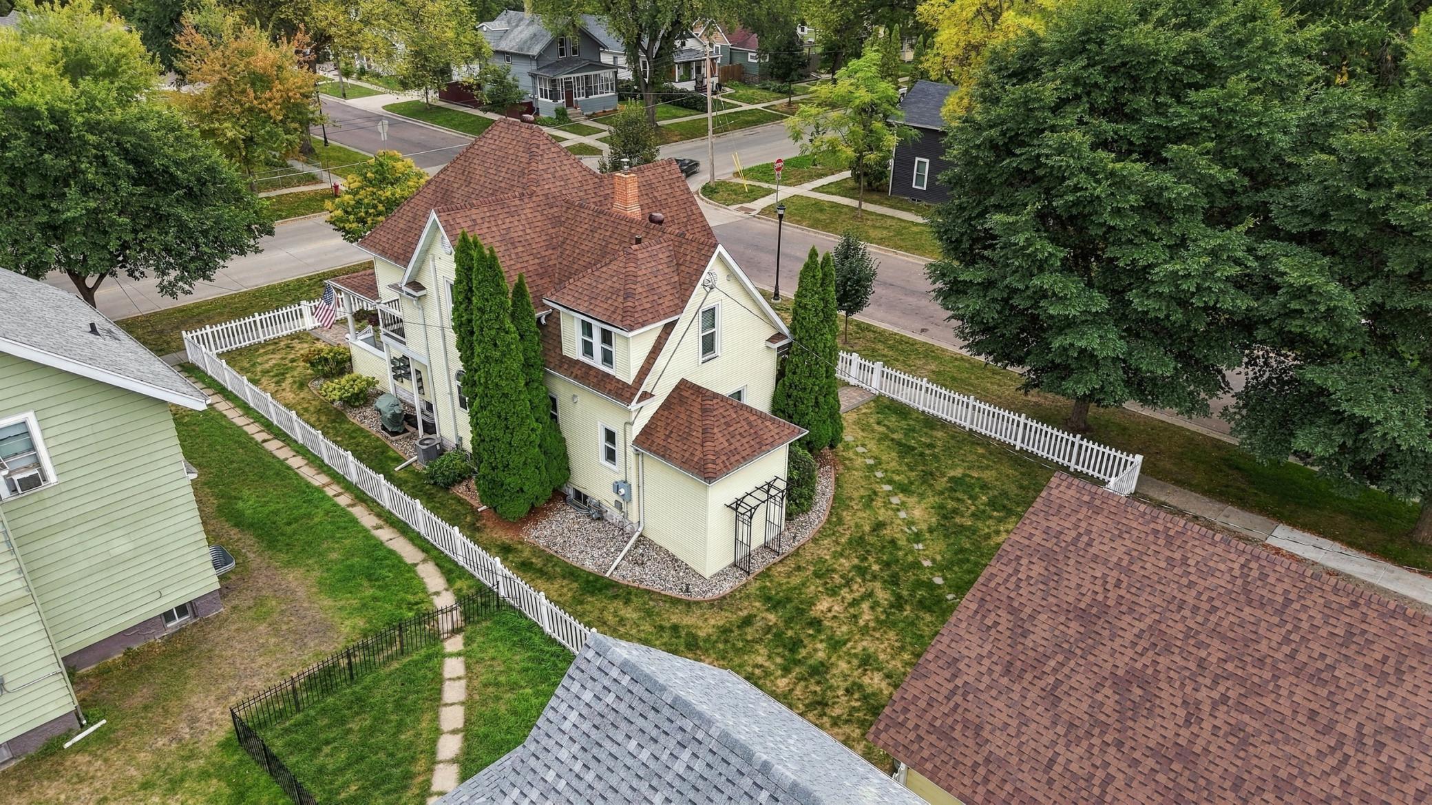 1912 single family home for sale at 802 2nd Street N in Fargo, ND — 4 bed, 3 bath (photo 48 of 61)