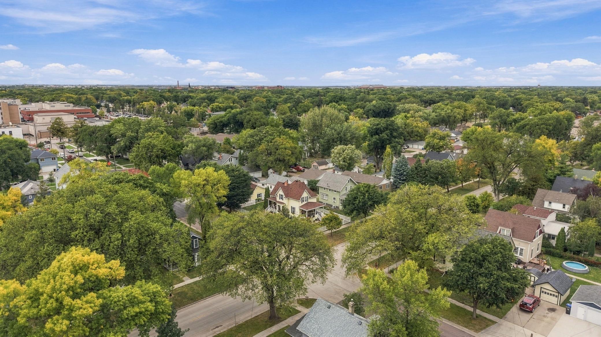1912 single family home for sale at 802 2nd Street N in Fargo, ND — 4 bed, 3 bath (photo 49 of 61)