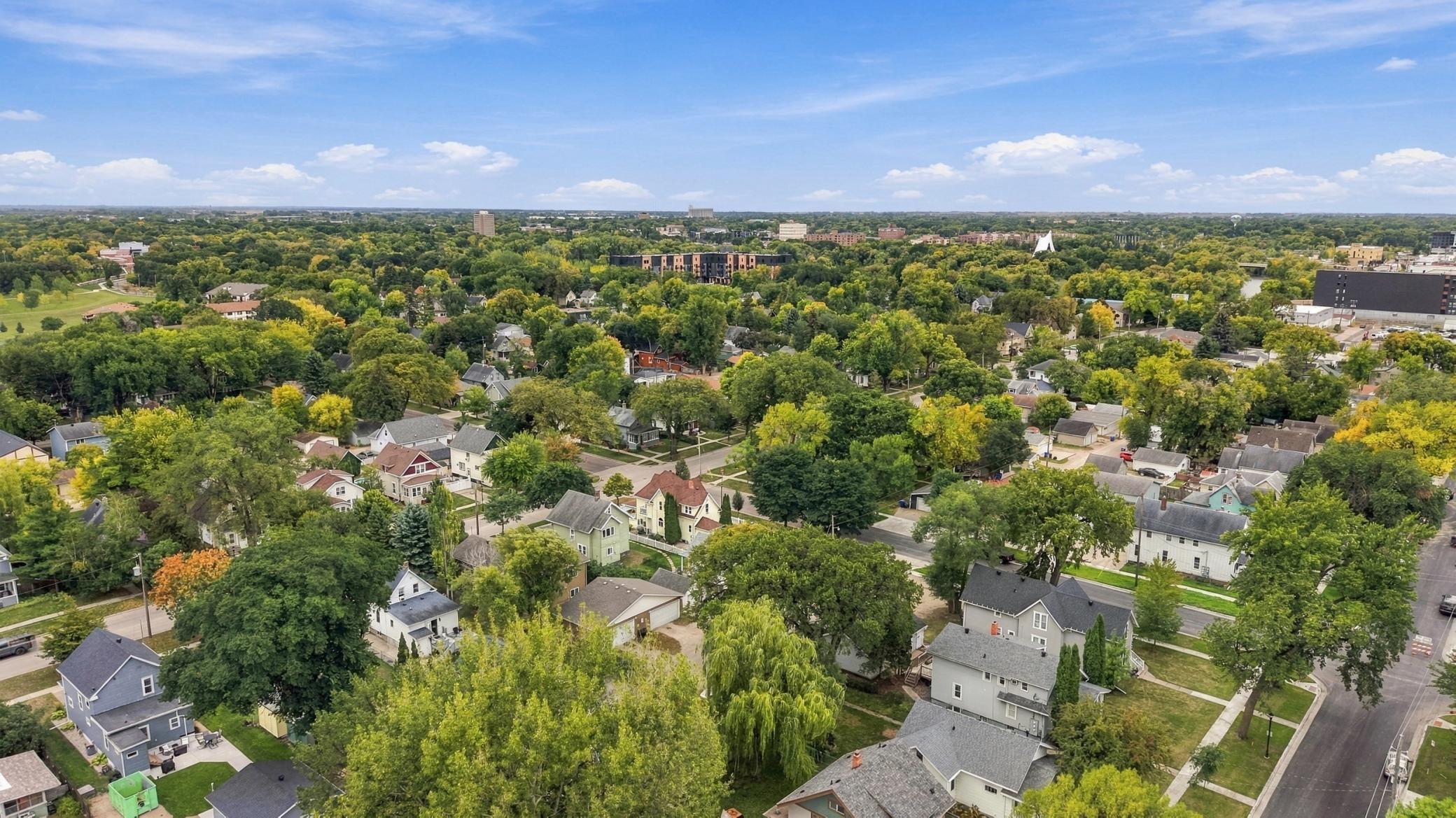 1912 single family home for sale at 802 2nd Street N in Fargo, ND — 4 bed, 3 bath (photo 54 of 61)