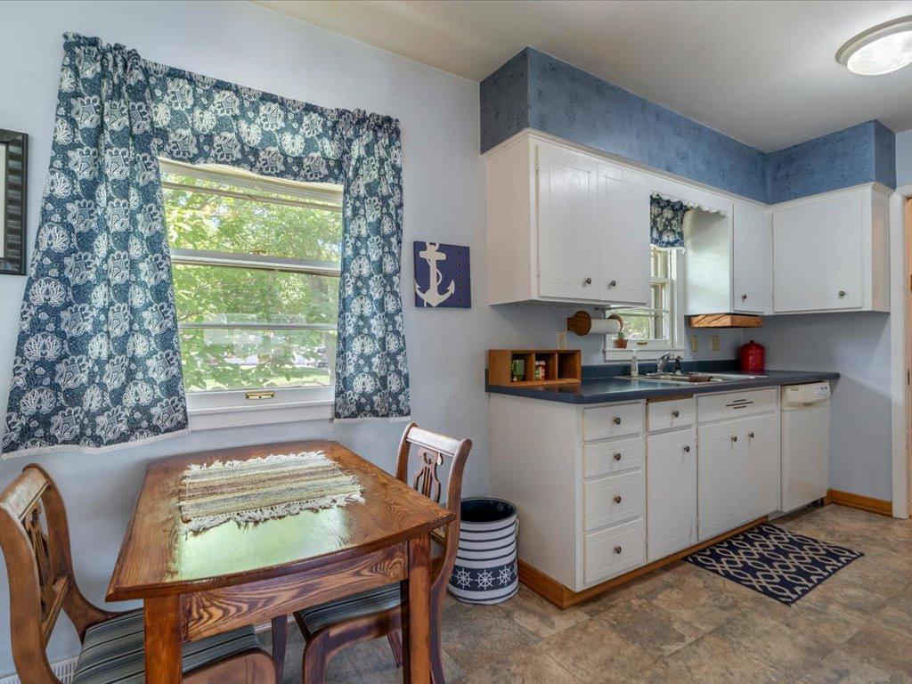 1958 single family home for sale at 1218 9th Avenue NE in Brainerd, MN — 4 bed, 2 bath (photo 8 of 30)