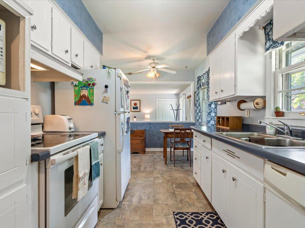 1958 single family home for sale at 1218 9th Avenue NE in Brainerd, MN — 4 bed, 2 bath (photo 9 of 30)