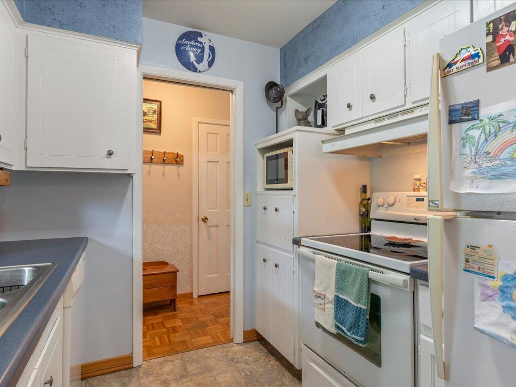 1958 single family home for sale at 1218 9th Avenue NE in Brainerd, MN — 4 bed, 2 bath (photo 10 of 30)
