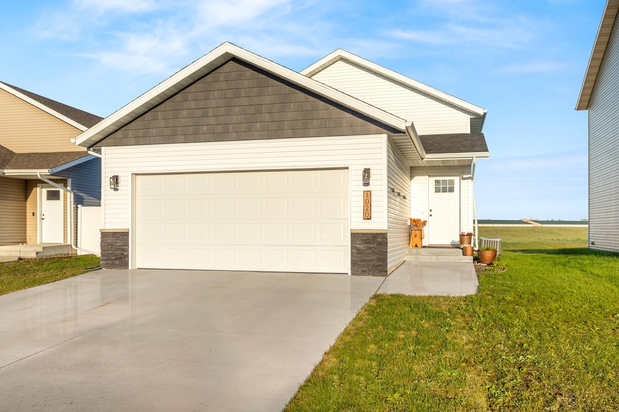 1020 Highland Lane W, West Fargo, ND