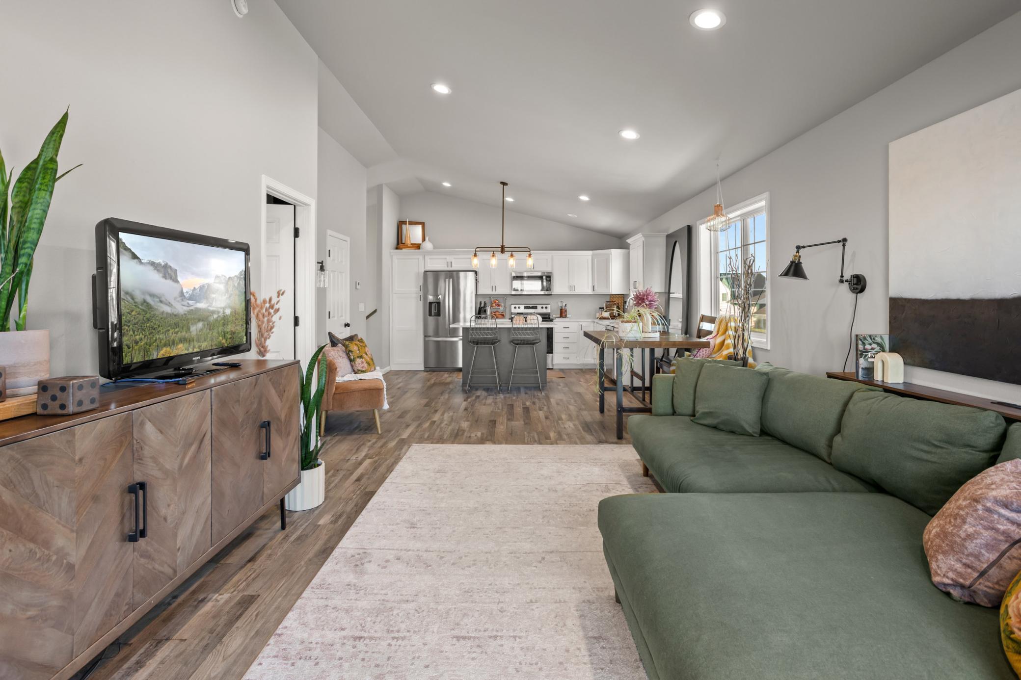 2020 single family home for sale at 1020 Highland Lane W in West Fargo, ND — 3 bed, 2 bath (photo 11 of 33)