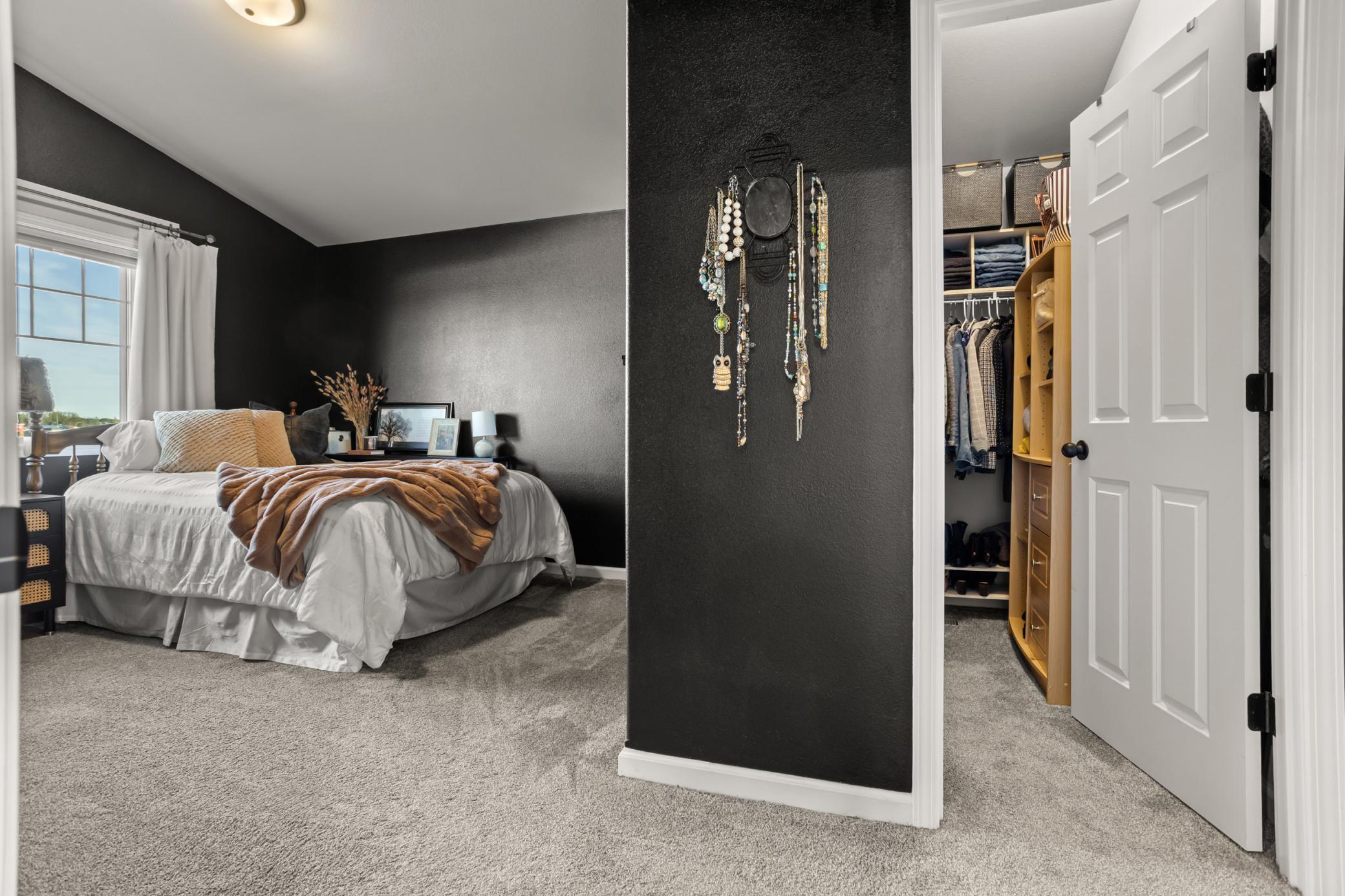 2020 single family home for sale at 1020 Highland Lane W in West Fargo, ND — 3 bed, 2 bath (photo 13 of 33)