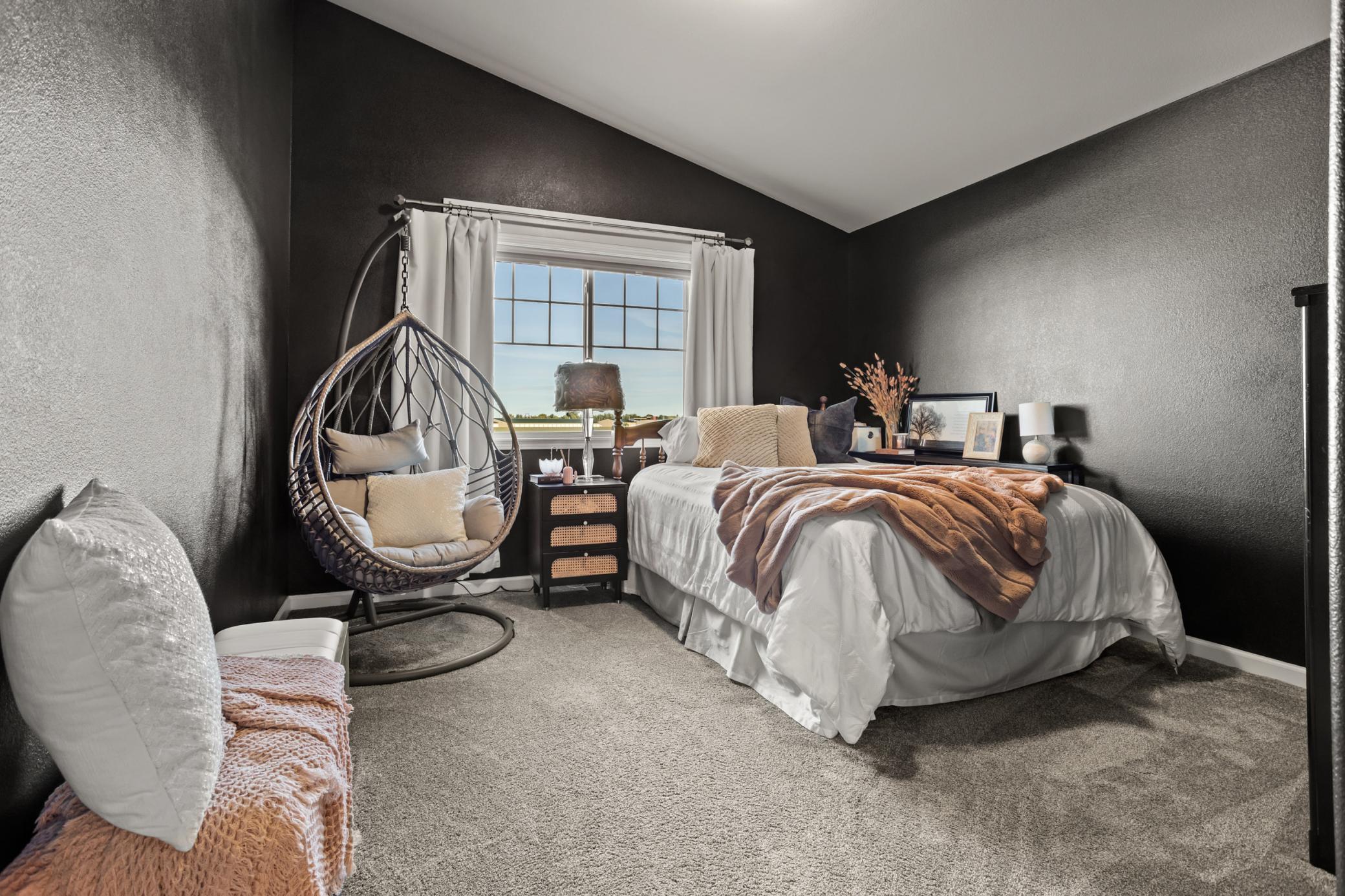 2020 single family home for sale at 1020 Highland Lane W in West Fargo, ND — 3 bed, 2 bath (photo 14 of 33)