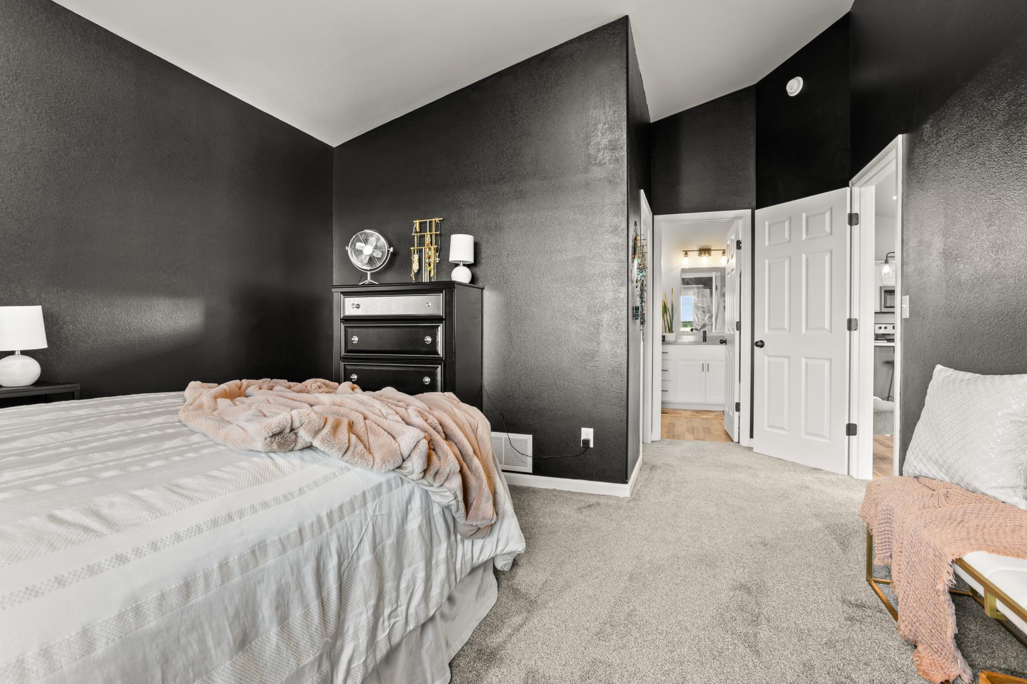 2020 single family home for sale at 1020 Highland Lane W in West Fargo, ND — 3 bed, 2 bath (photo 15 of 33)