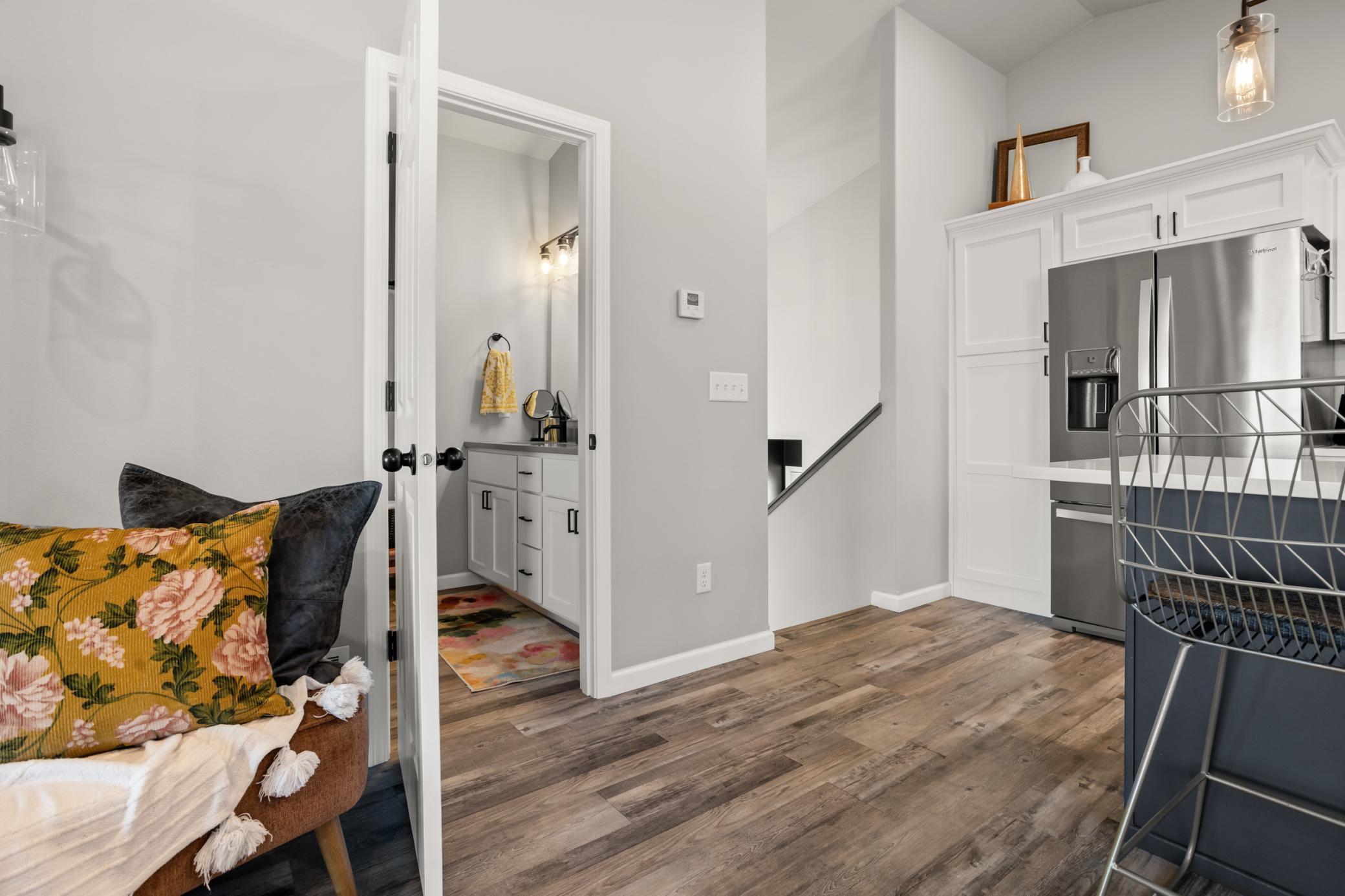 2020 single family home for sale at 1020 Highland Lane W in West Fargo, ND — 3 bed, 2 bath (photo 20 of 33)