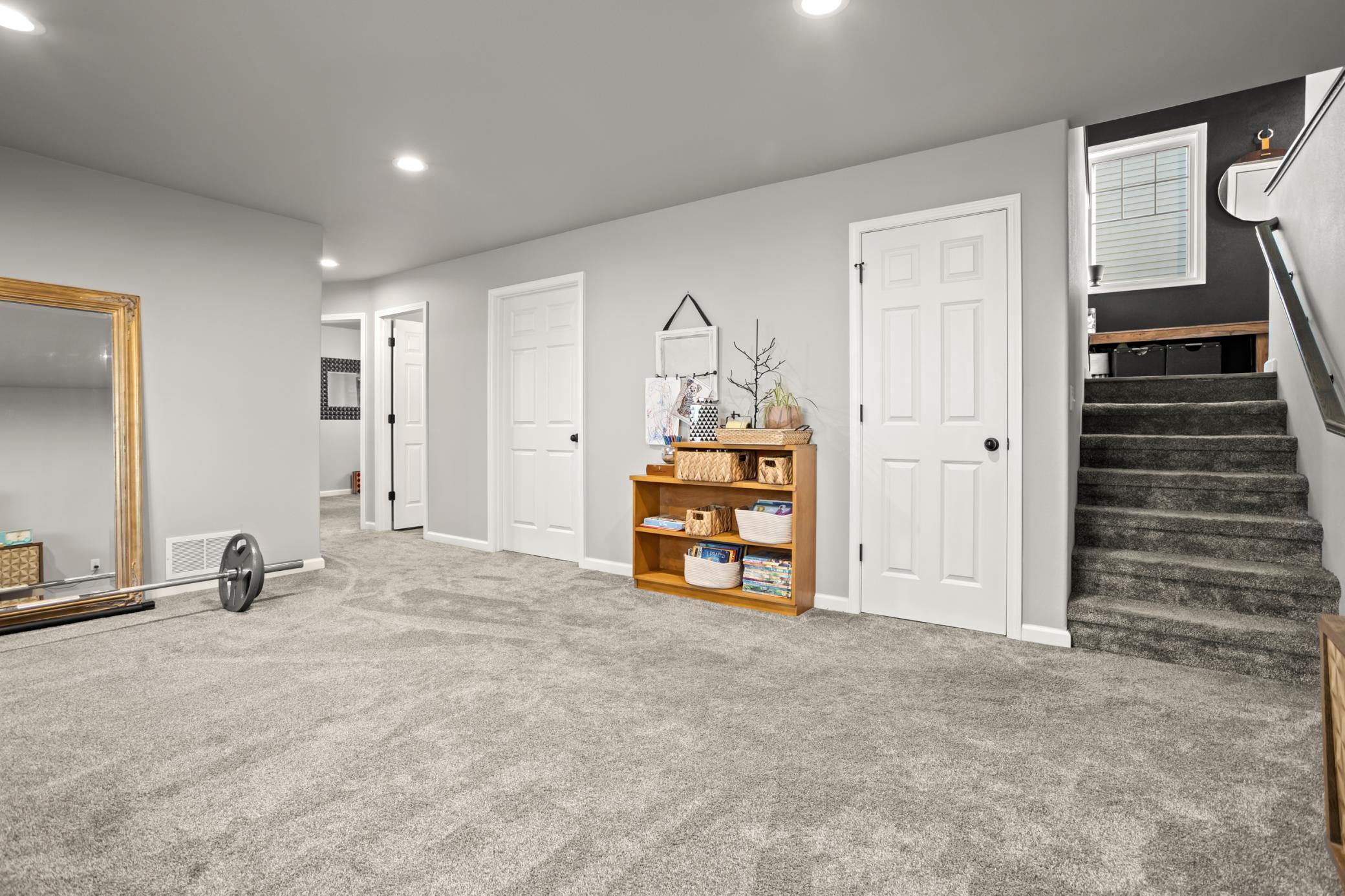 2020 single family home for sale at 1020 Highland Lane W in West Fargo, ND — 3 bed, 2 bath (photo 23 of 33)