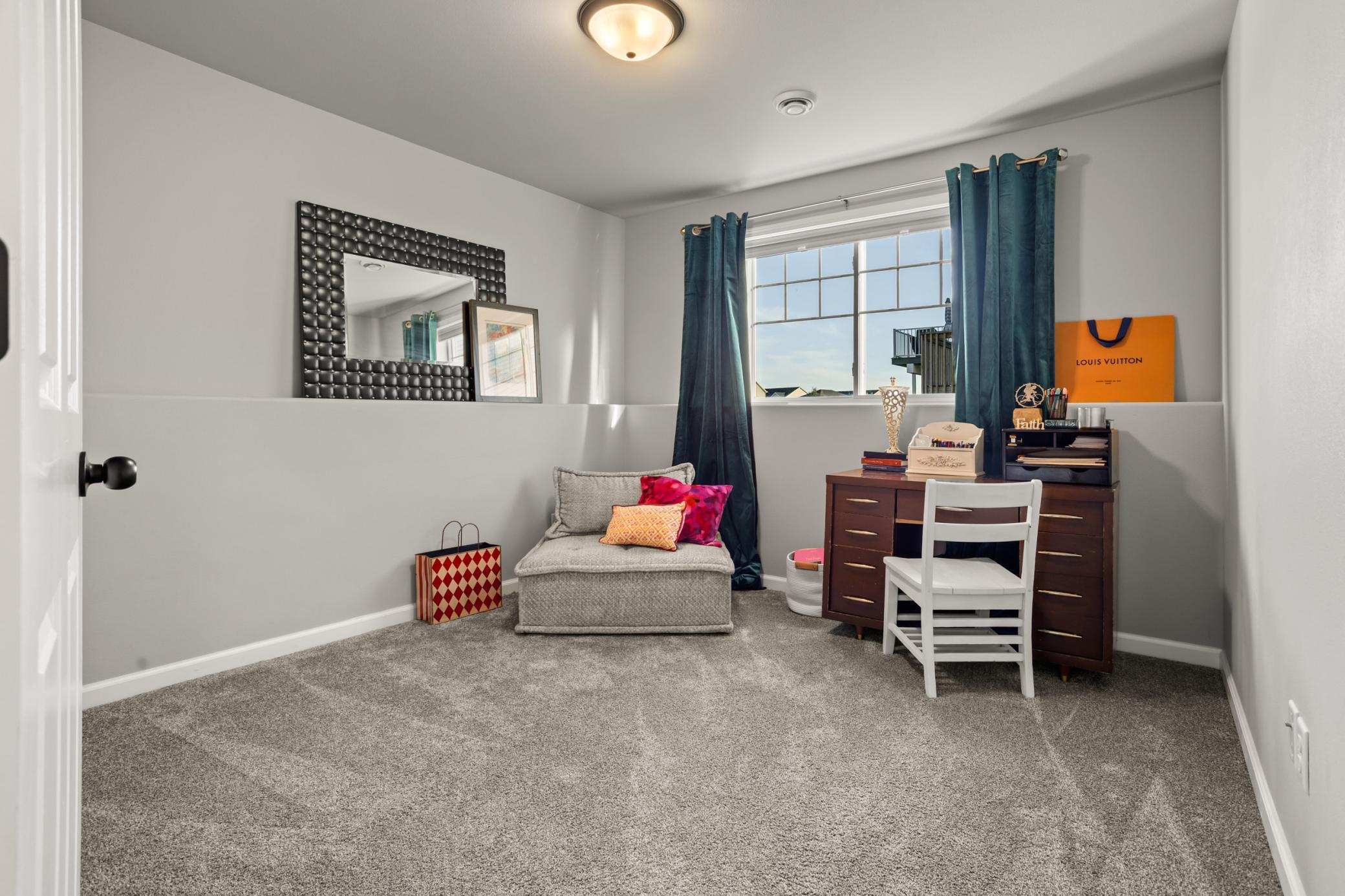 2020 single family home for sale at 1020 Highland Lane W in West Fargo, ND — 3 bed, 2 bath (photo 25 of 33)