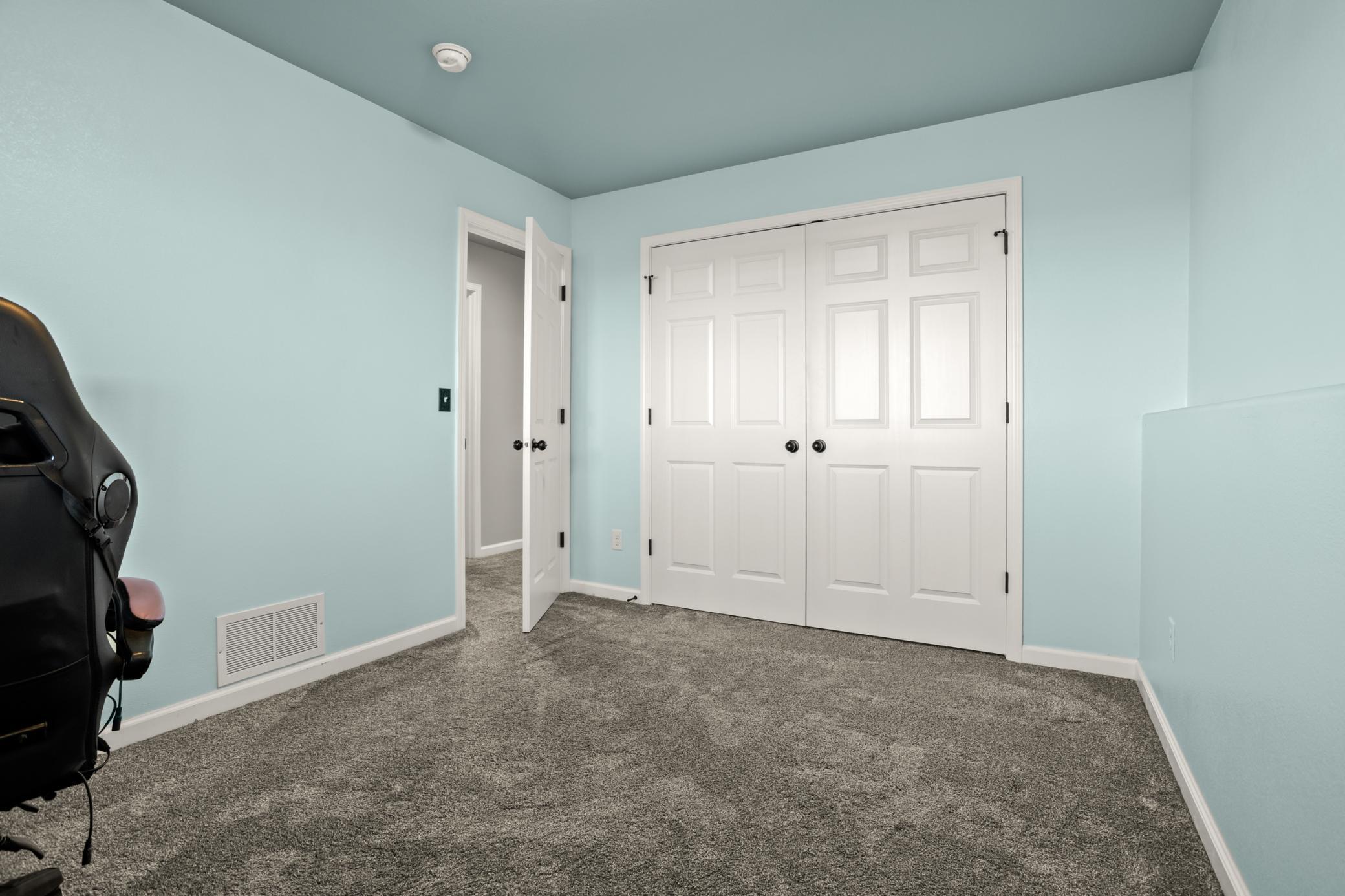 2020 single family home for sale at 1020 Highland Lane W in West Fargo, ND — 3 bed, 2 bath (photo 29 of 33)