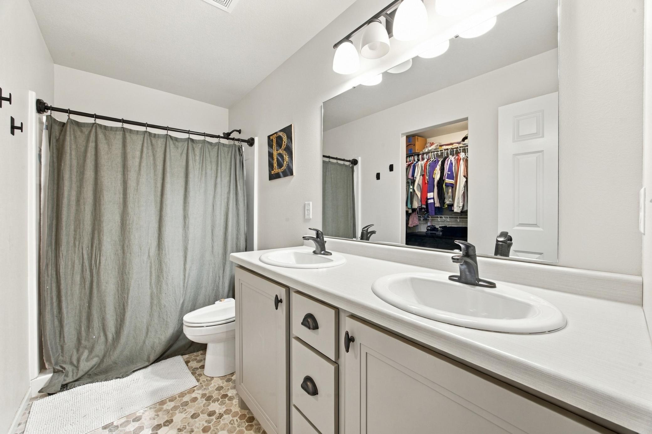 2018 single family home for sale at 5545 8th Street W in West Fargo, ND — 4 bed, 3 bath (photo 16 of 34)