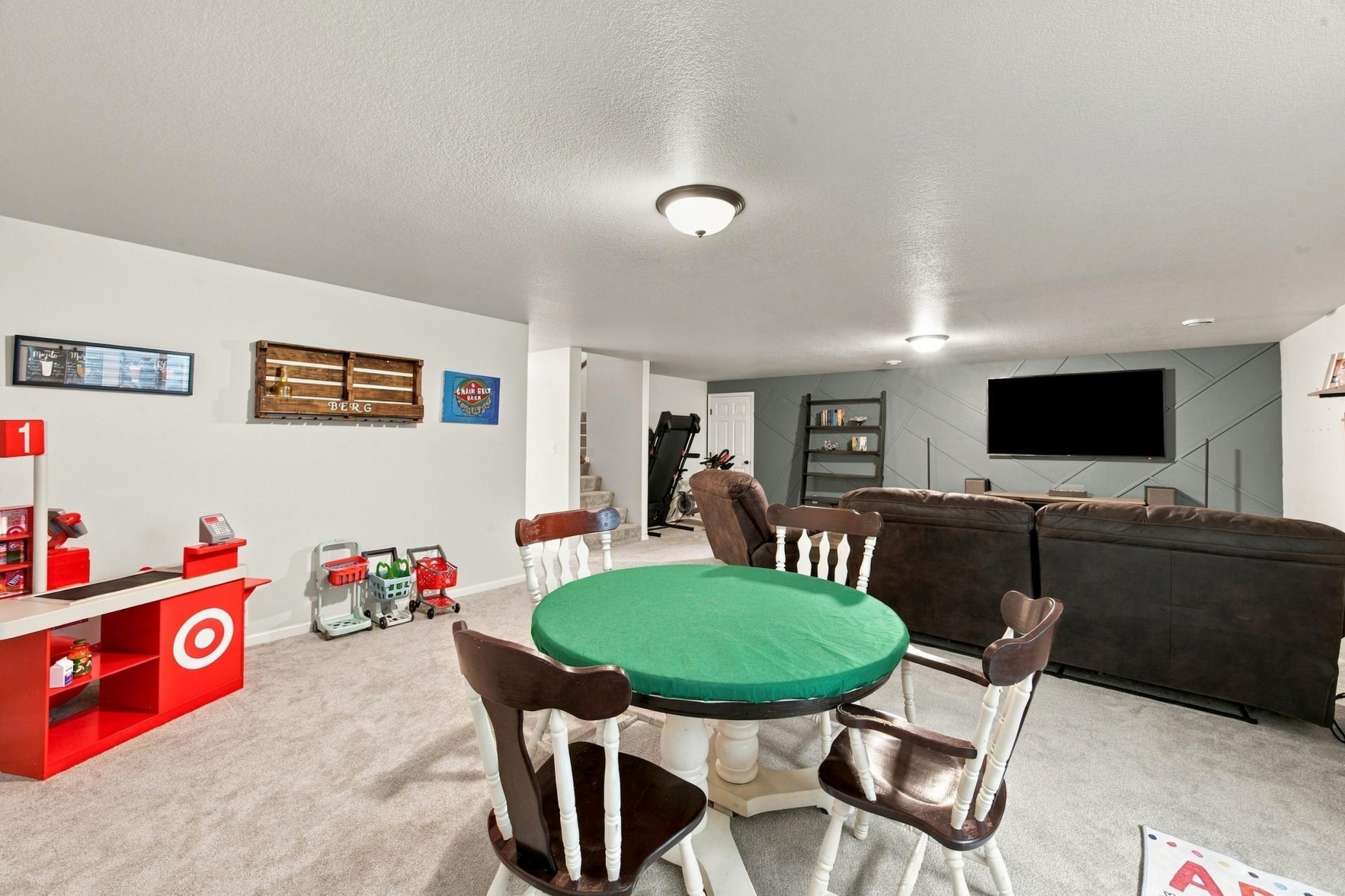2018 single family home for sale at 5545 8th Street W in West Fargo, ND — 4 bed, 3 bath (photo 22 of 34)